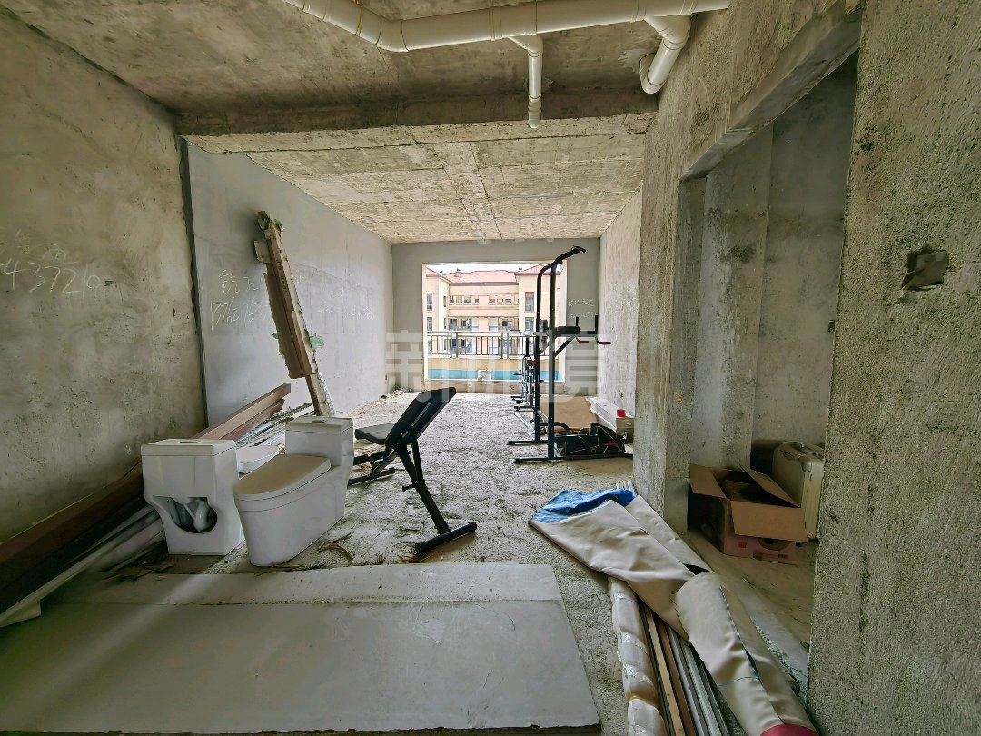 丽景天下二期  3室2厅2卫    140.0万 丽景天下二期  3室2厅2卫    140.0万客厅