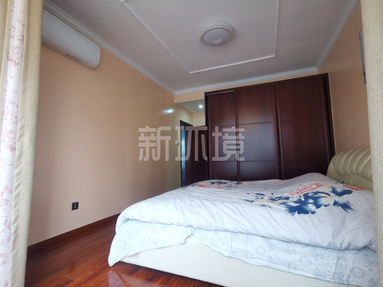 东方明珠  3室2厅2卫   78.00万客厅