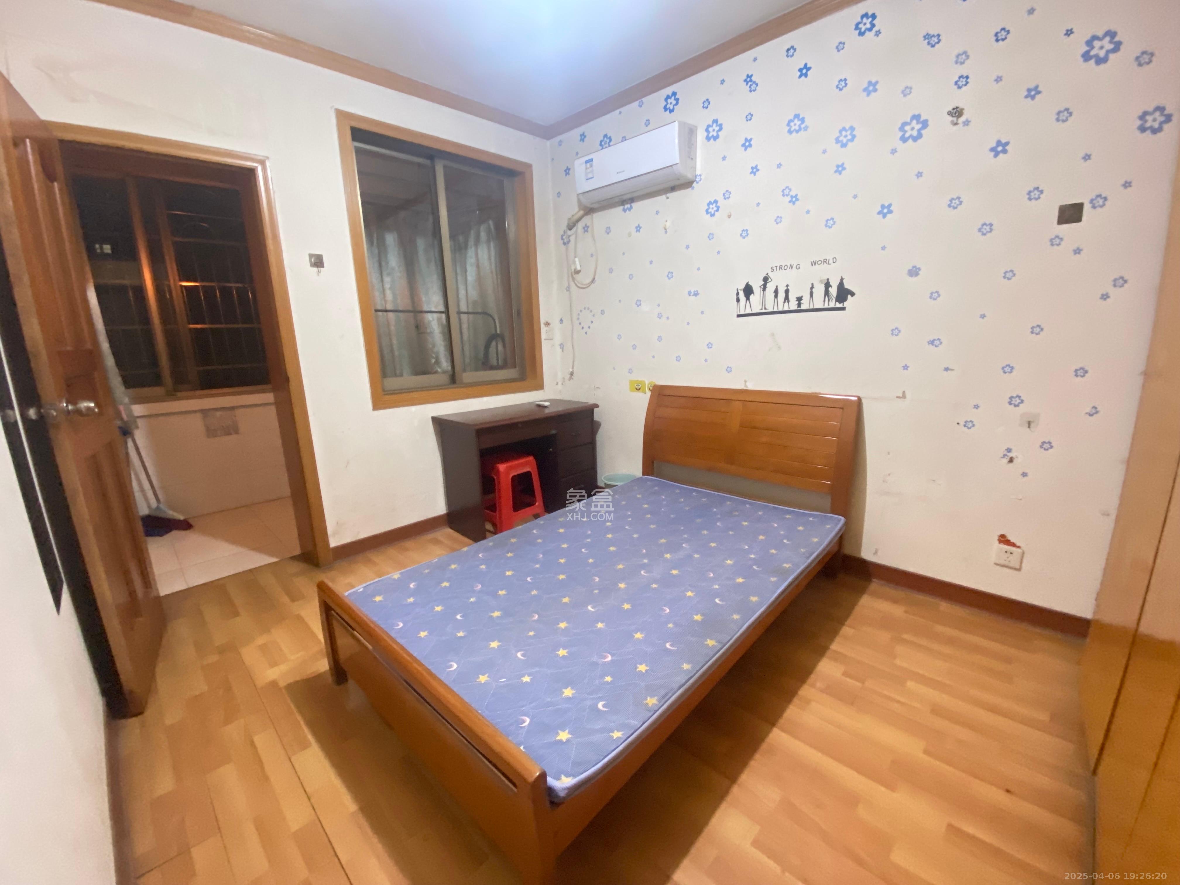 向东园社区(国税局宿舍) 3室2厅1卫 2000.0元/月 向东园社区(国税局宿舍) 3室2厅1卫 2000.0元/月室内图