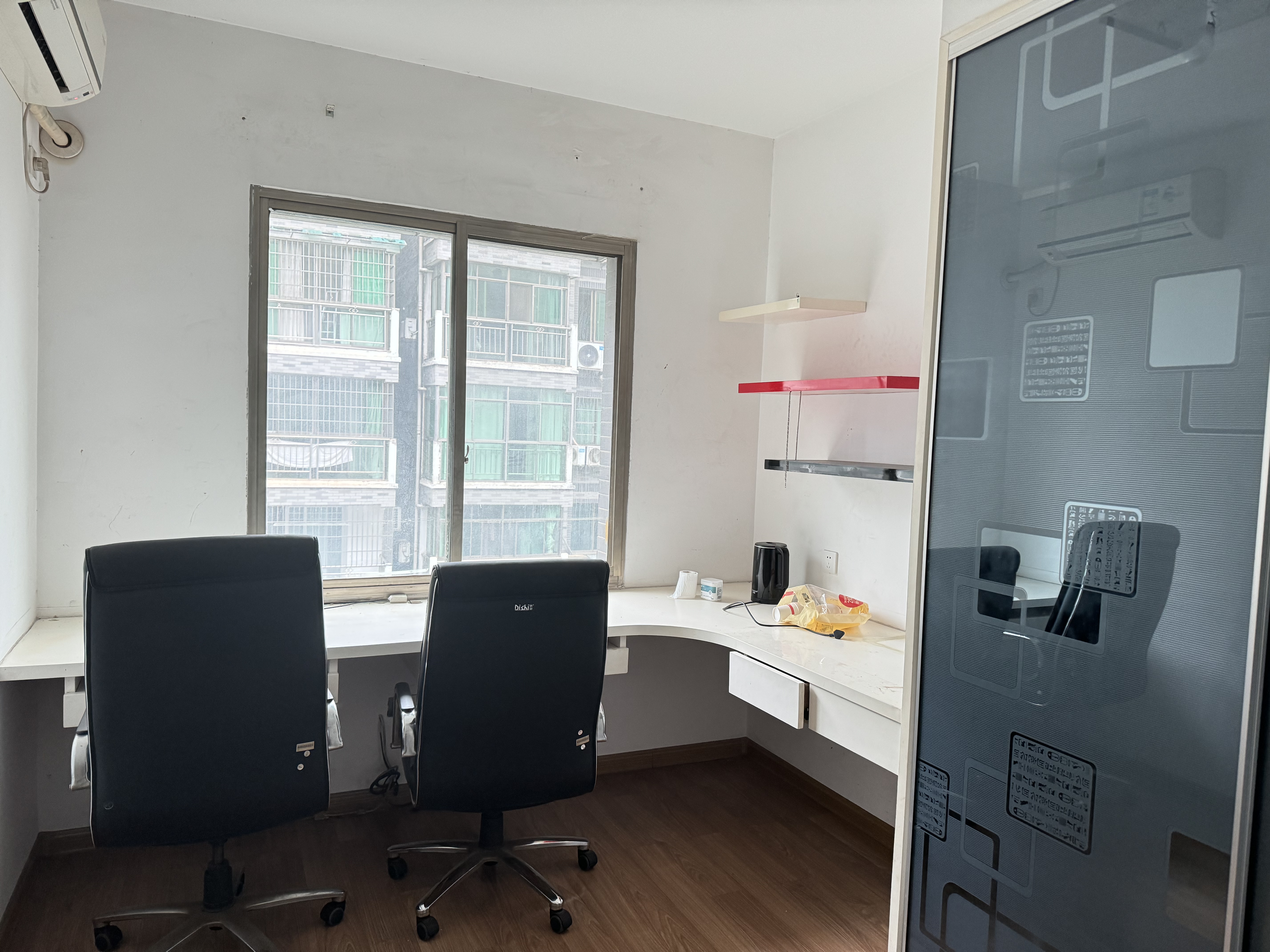 阳光花苑 3室2厅1卫 1300.0元/月 阳光花苑 3室2厅1卫 1300.0元/月室内图