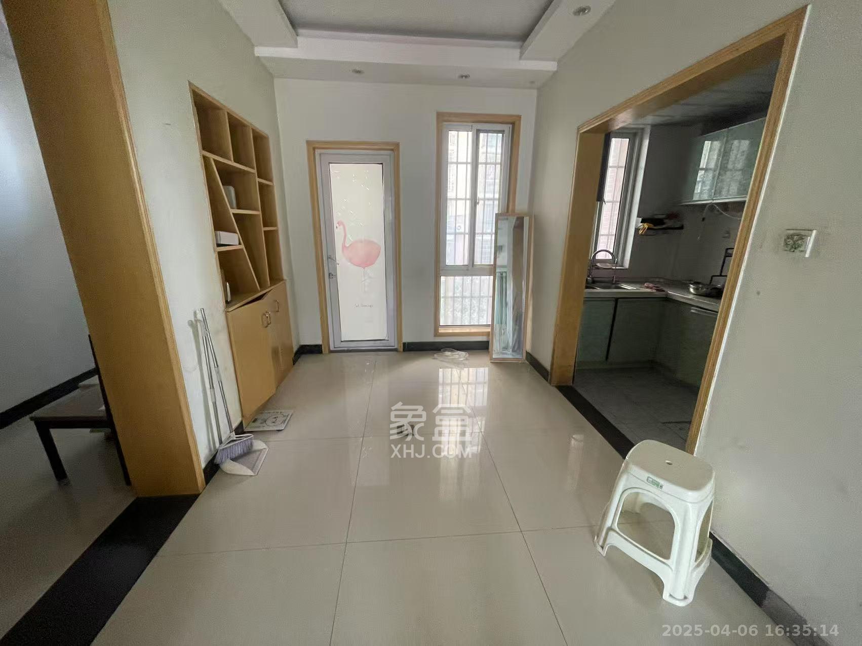 大学里 3室2厅2卫 1800.0元/月 大学里 3室2厅2卫 1800.0元/月室内图