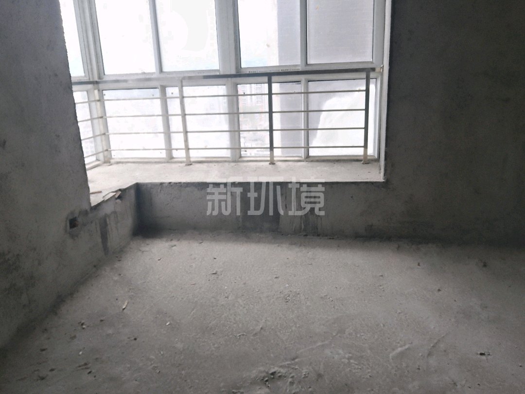 万众商住楼  3室2厅2卫   81.80万客厅