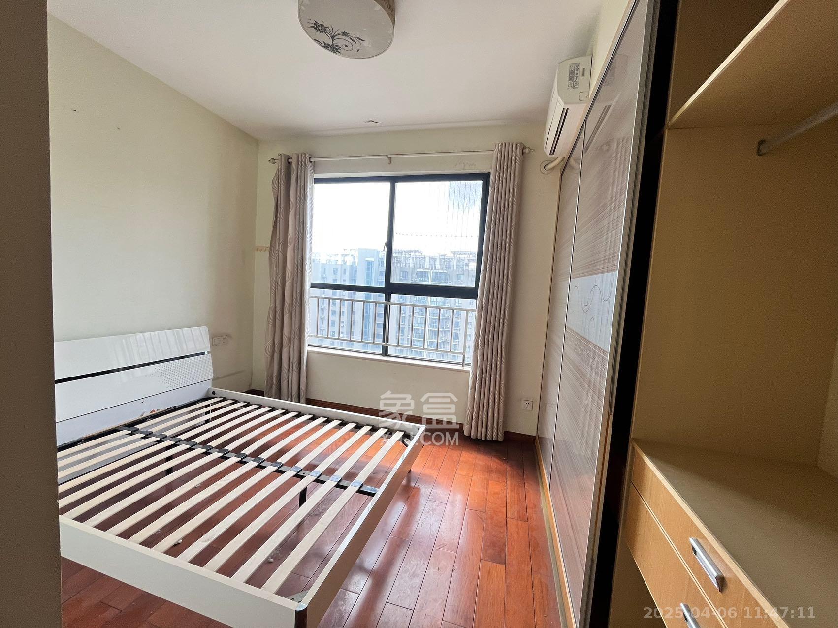 湘江世纪城贯江苑 3室2厅2卫 2400.0元/月 湘江世纪城贯江苑 3室2厅2卫 2400.0元/月室内图