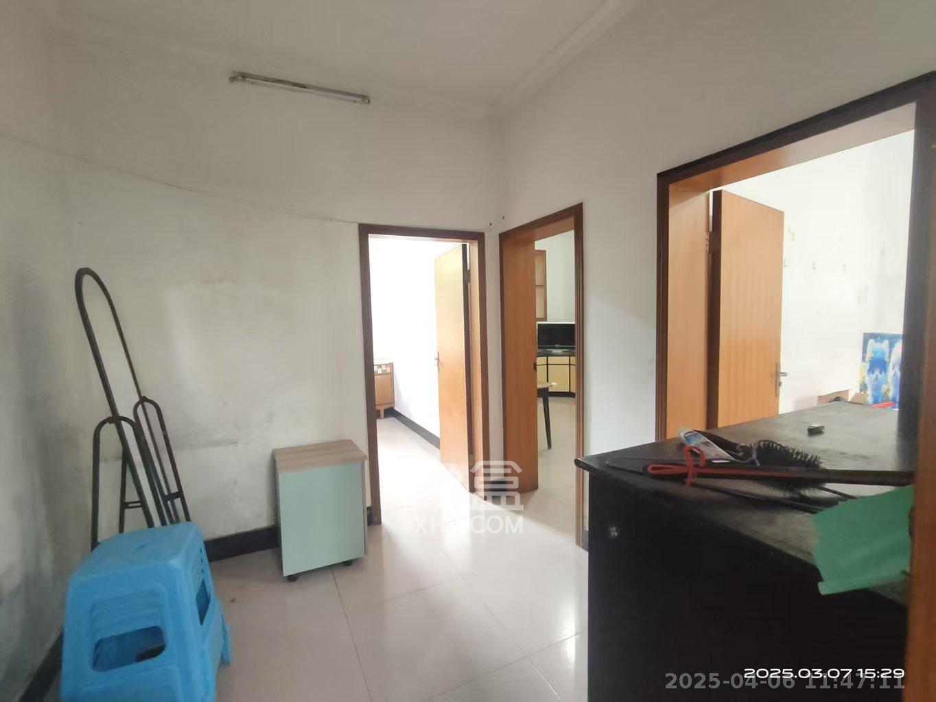 电位器厂宿舍 3室2厅1卫 1400.0元/月 电位器厂宿舍 3室2厅1卫 1400.0元/月室内图