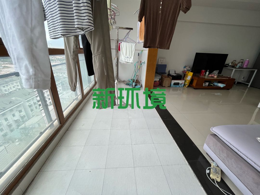 鼎泰逸景园  4室2厅2卫   86.00万客厅