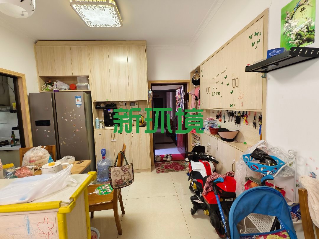 丽景天下一期  3室2厅2卫   66.80万客厅