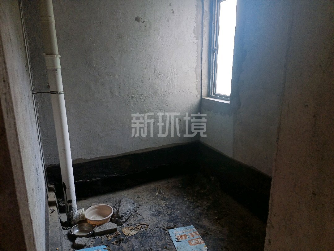 栗源小区  4室2厅2卫   76.80万客厅