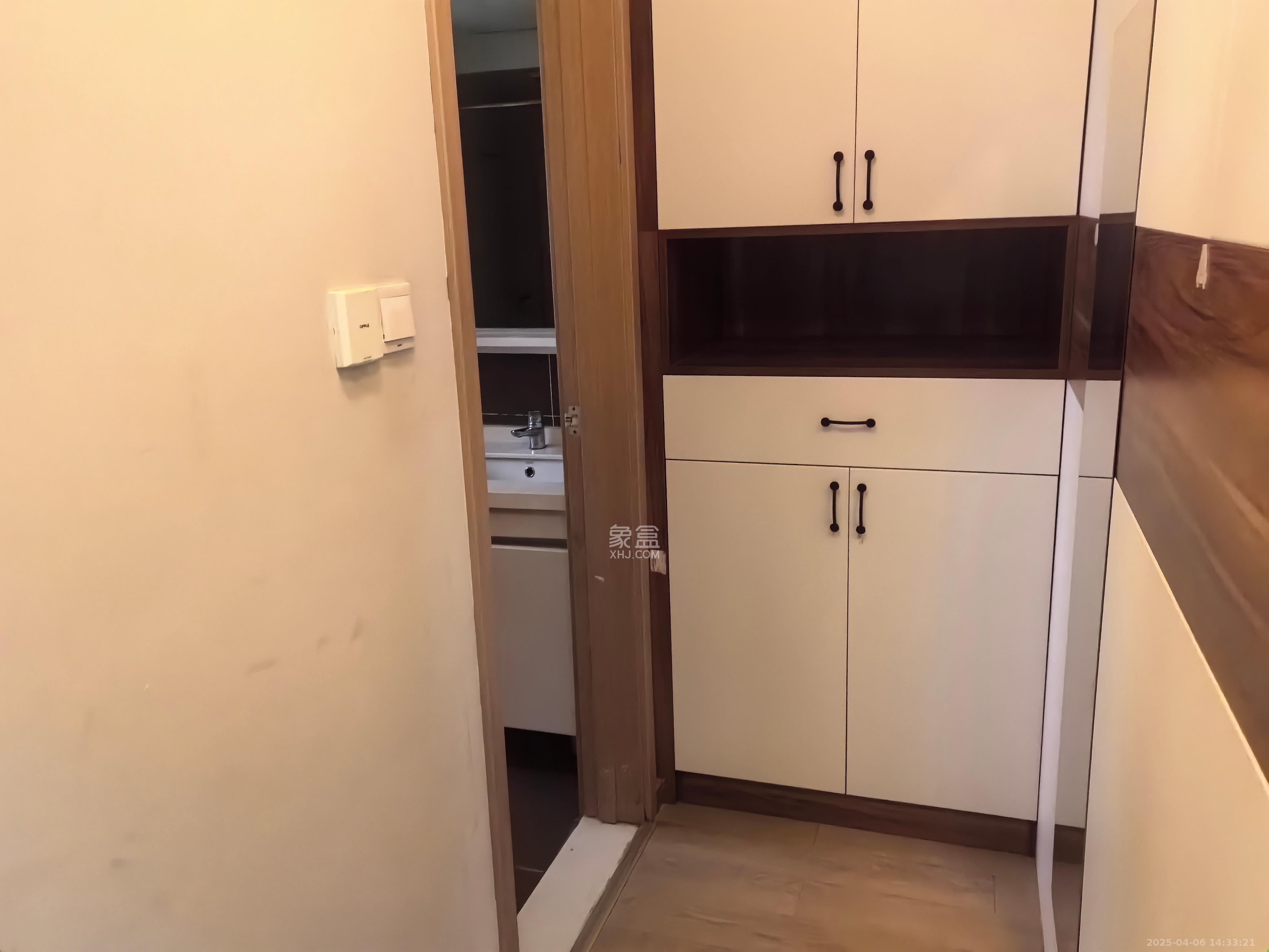 时代倾城二期  4室2厅2卫   2500.00元/月室内图