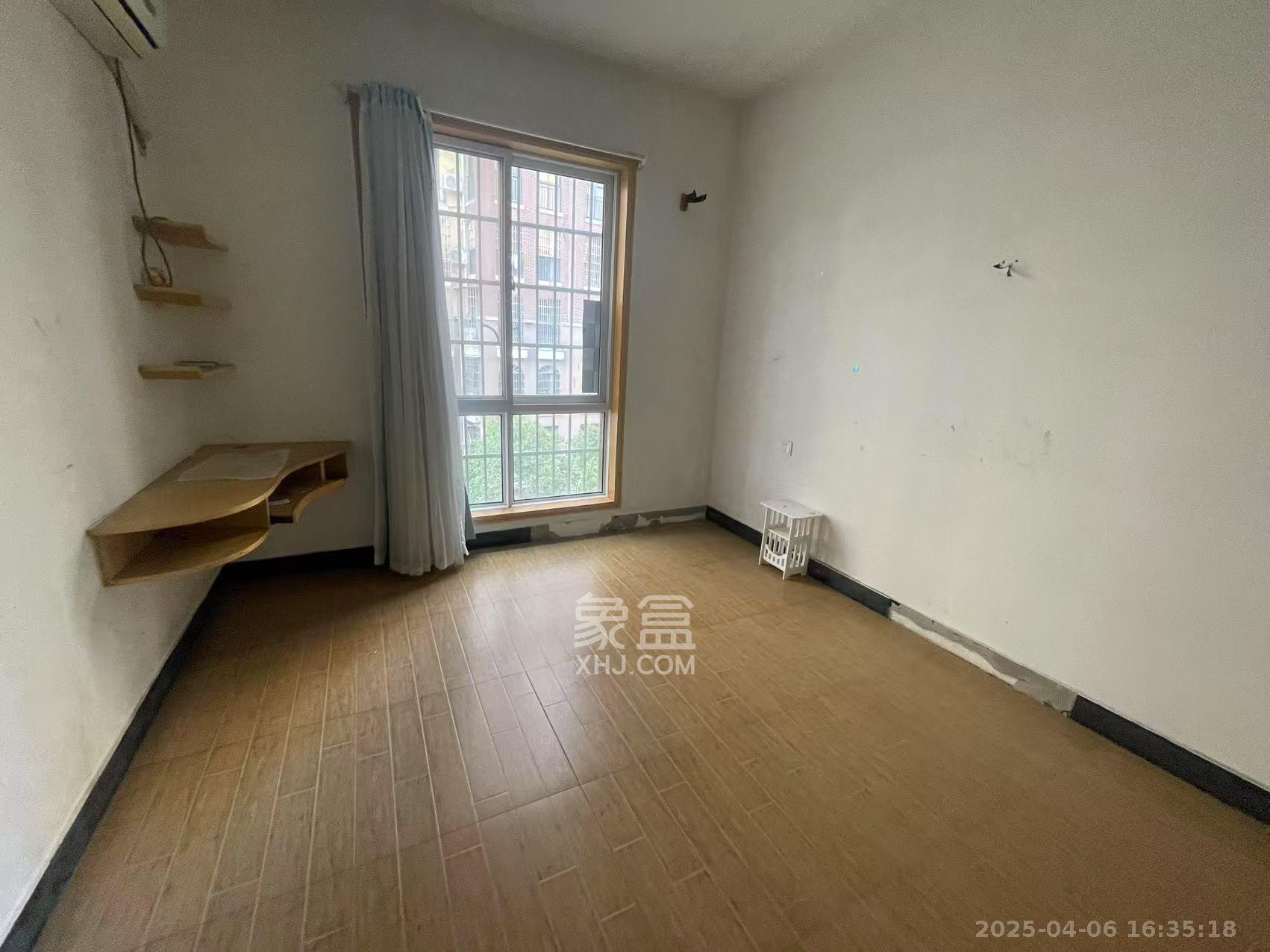 大学里 3室2厅2卫 1800.0元/月 大学里 3室2厅2卫 1800.0元/月室内图