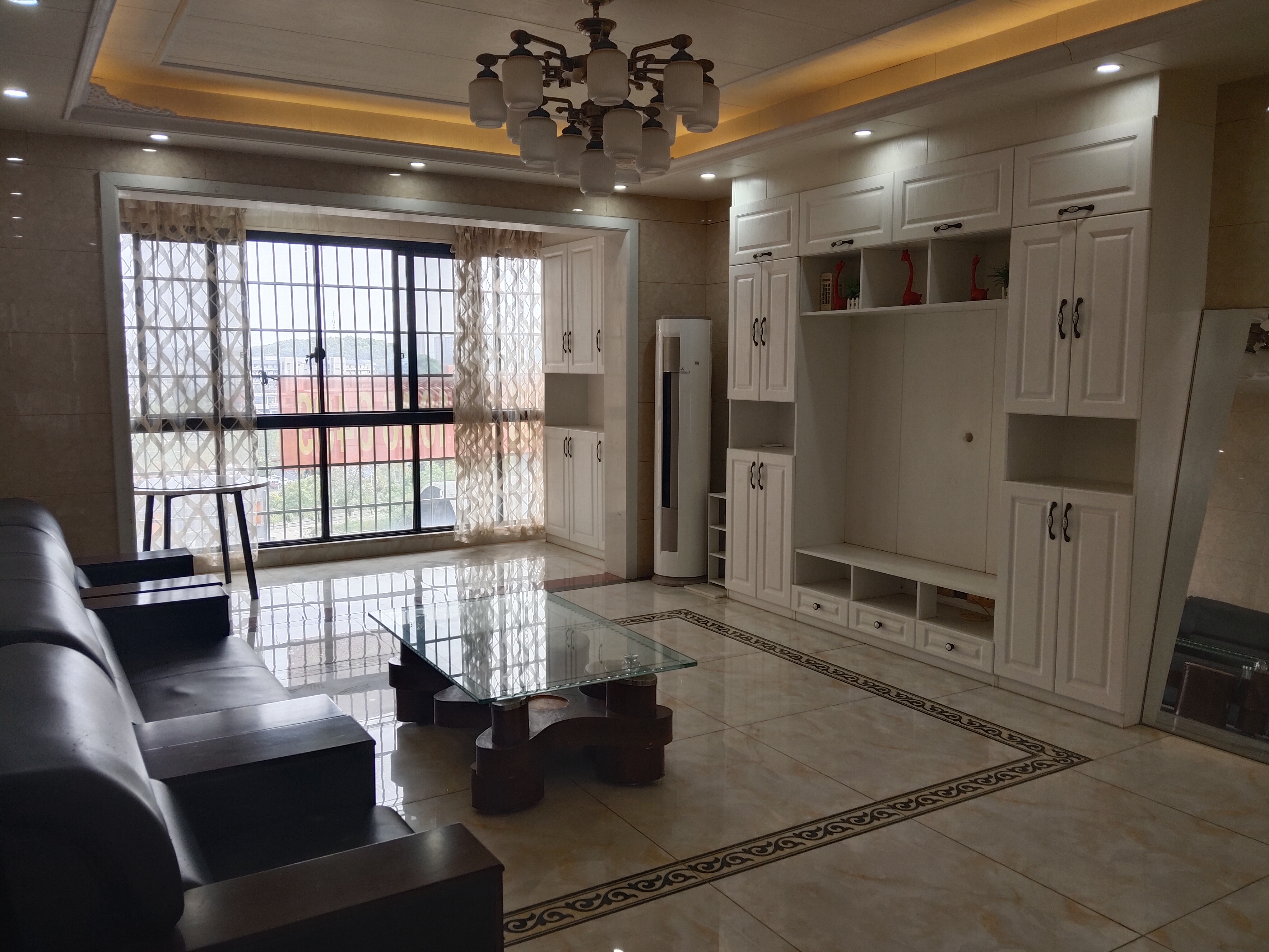 幸福香颂 3室2厅2卫 2000.0元/月 幸福香颂 3室2厅2卫 2000.0元/月室内图