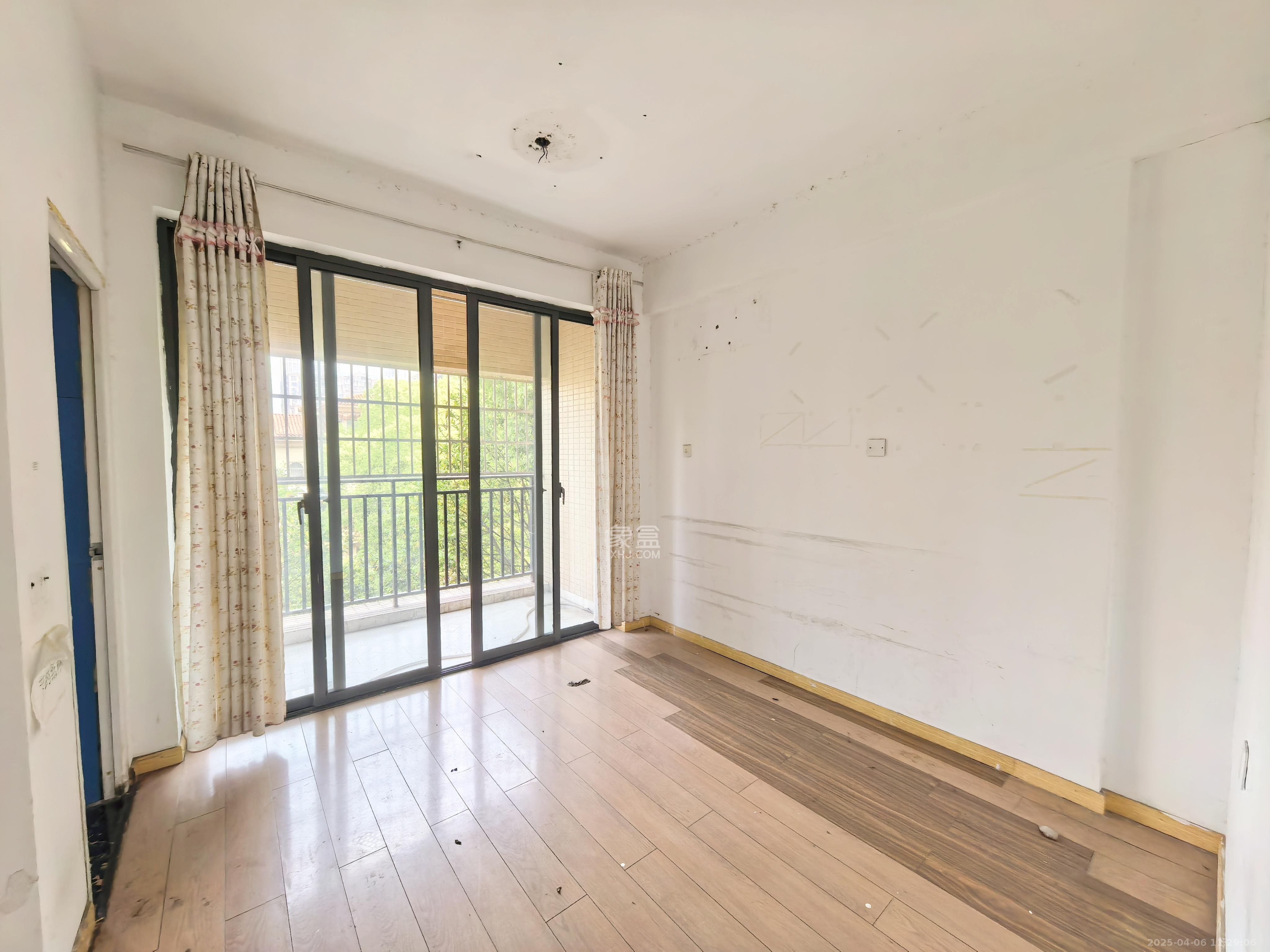 中城丽景香山园 3室2厅2卫 2200.0元/月 中城丽景香山园 3室2厅2卫 2200.0元/月室内图