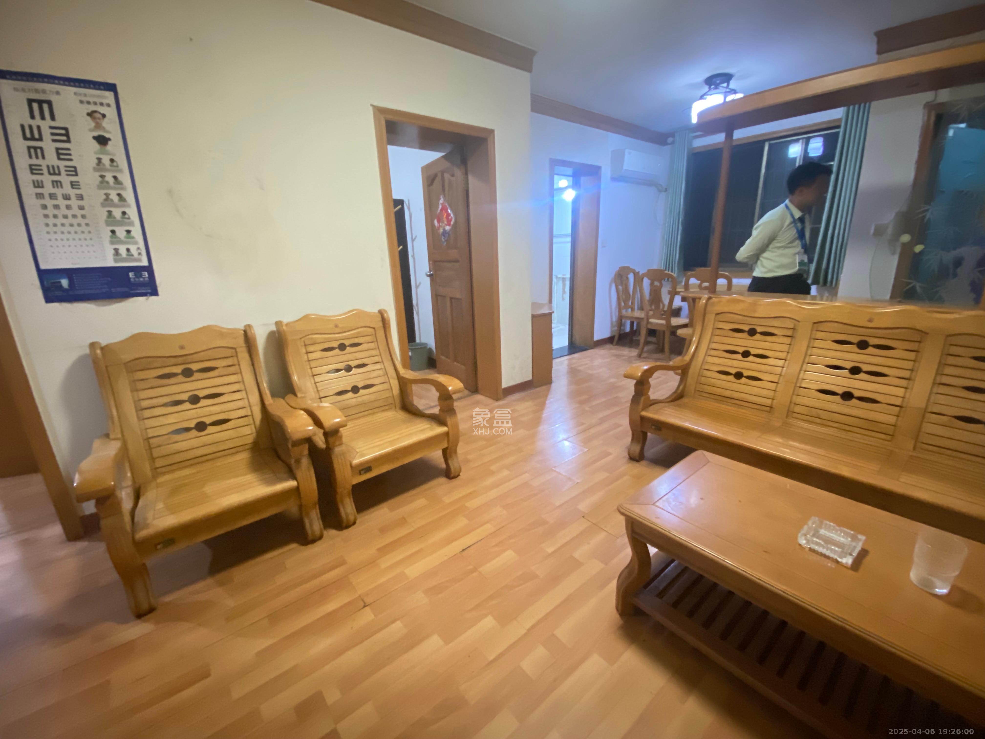 向东园社区(国税局宿舍) 3室2厅1卫 2000.0元/月 向东园社区(国税局宿舍) 3室2厅1卫 2000.0元/月室内图