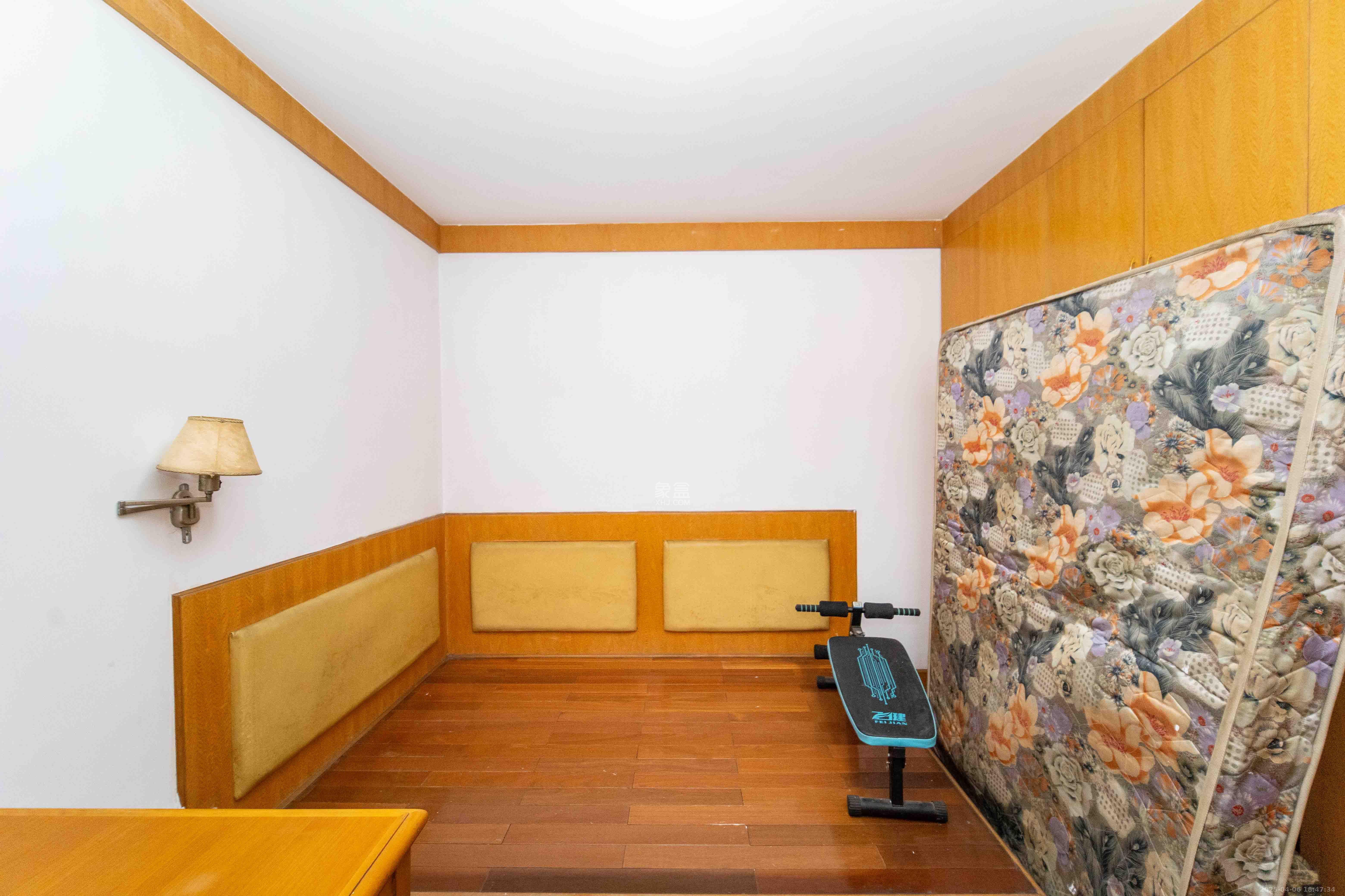 安泰新村  4室2厅2卫   2400.00元/月室内图