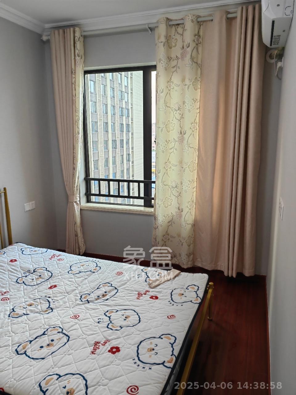 中海珑悦府  4室2厅2卫   3500.00元/月室内图