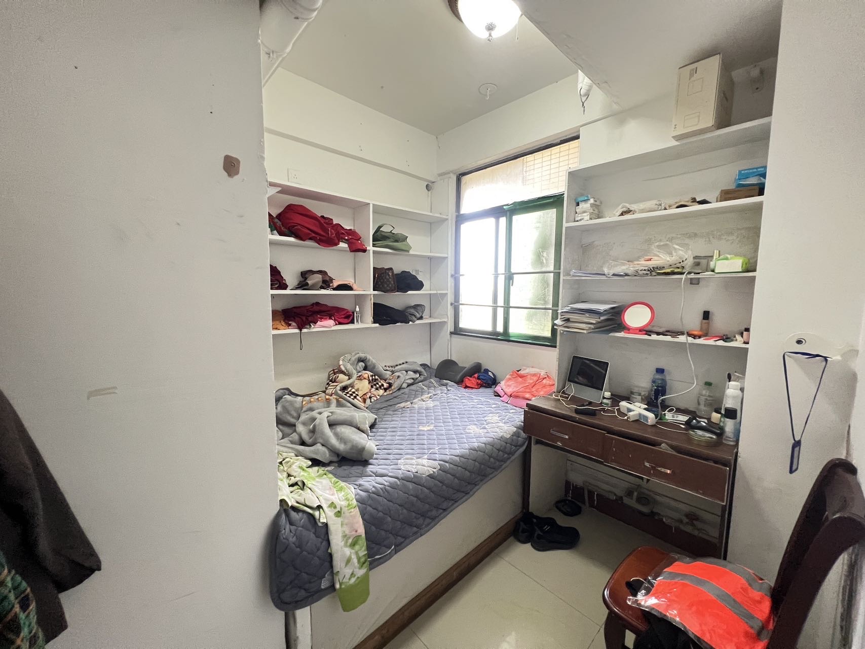 秀山观海苑  3室2厅1卫   123.00万客厅