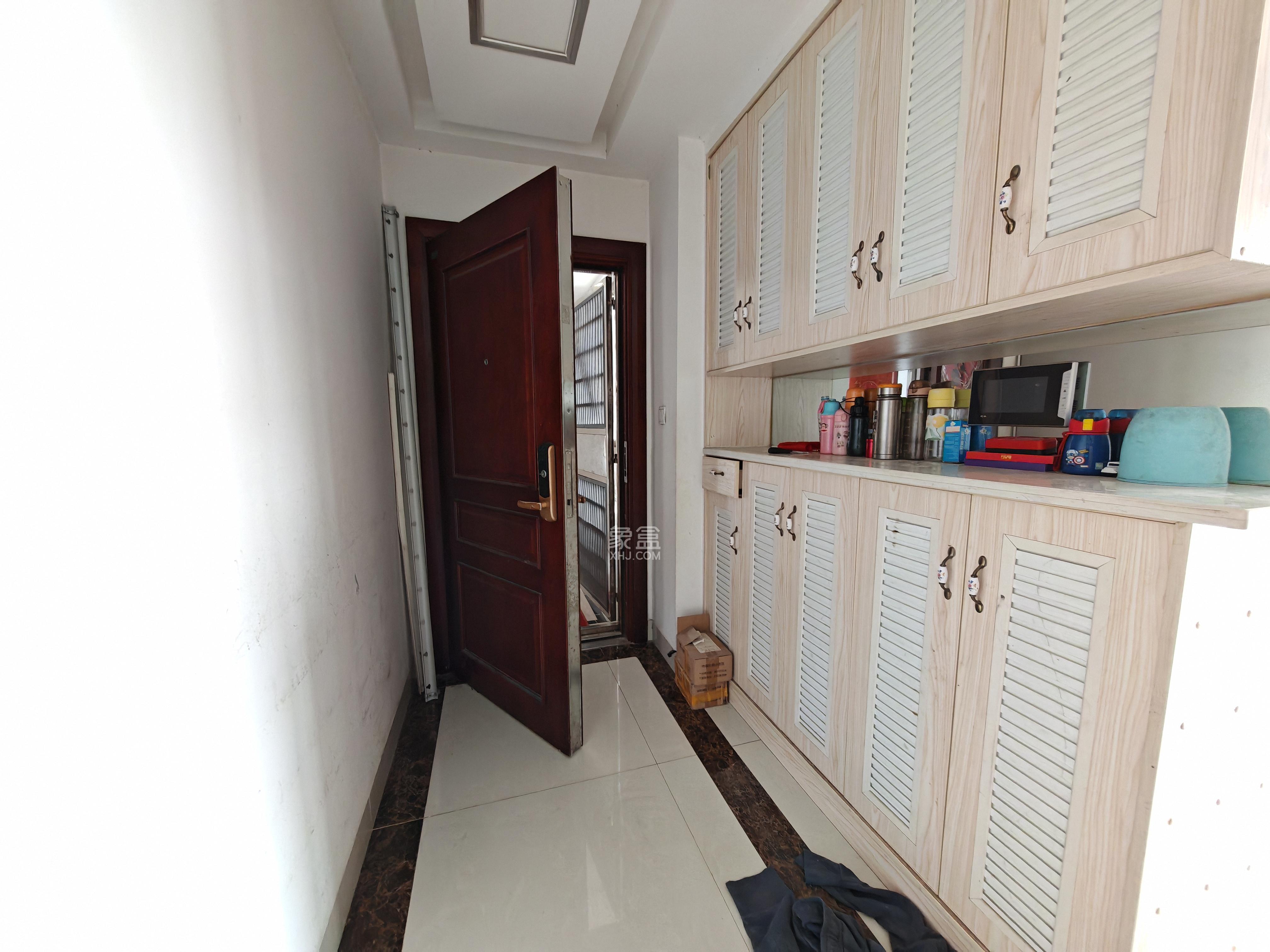 金茂梅溪湖 3室2厅2卫 2800.0元/月 金茂梅溪湖 3室2厅2卫 2800.0元/月室内图