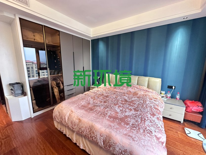 丽景天下二期  4室2厅2卫    123.0万客厅