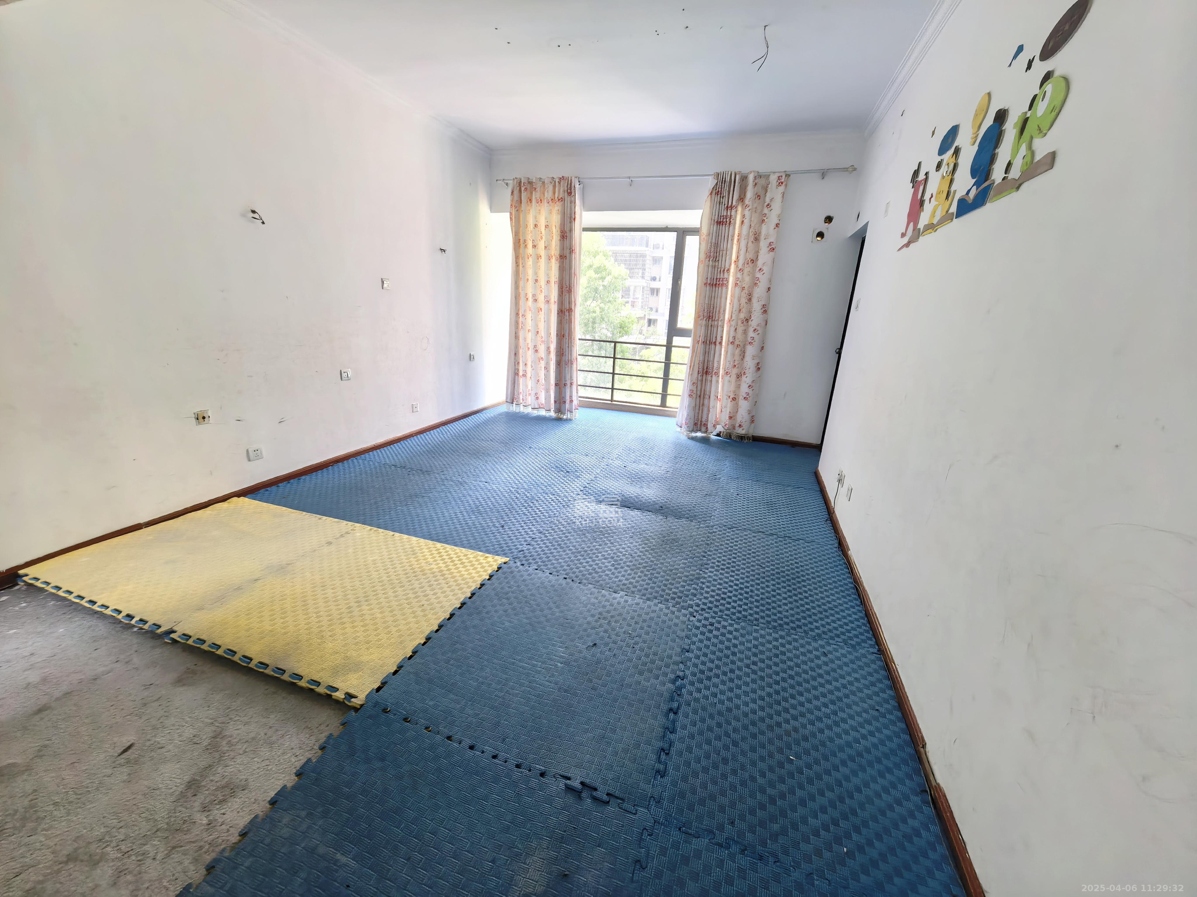 中城丽景香山园 3室2厅2卫 2200.0元/月 中城丽景香山园 3室2厅2卫 2200.0元/月室内图