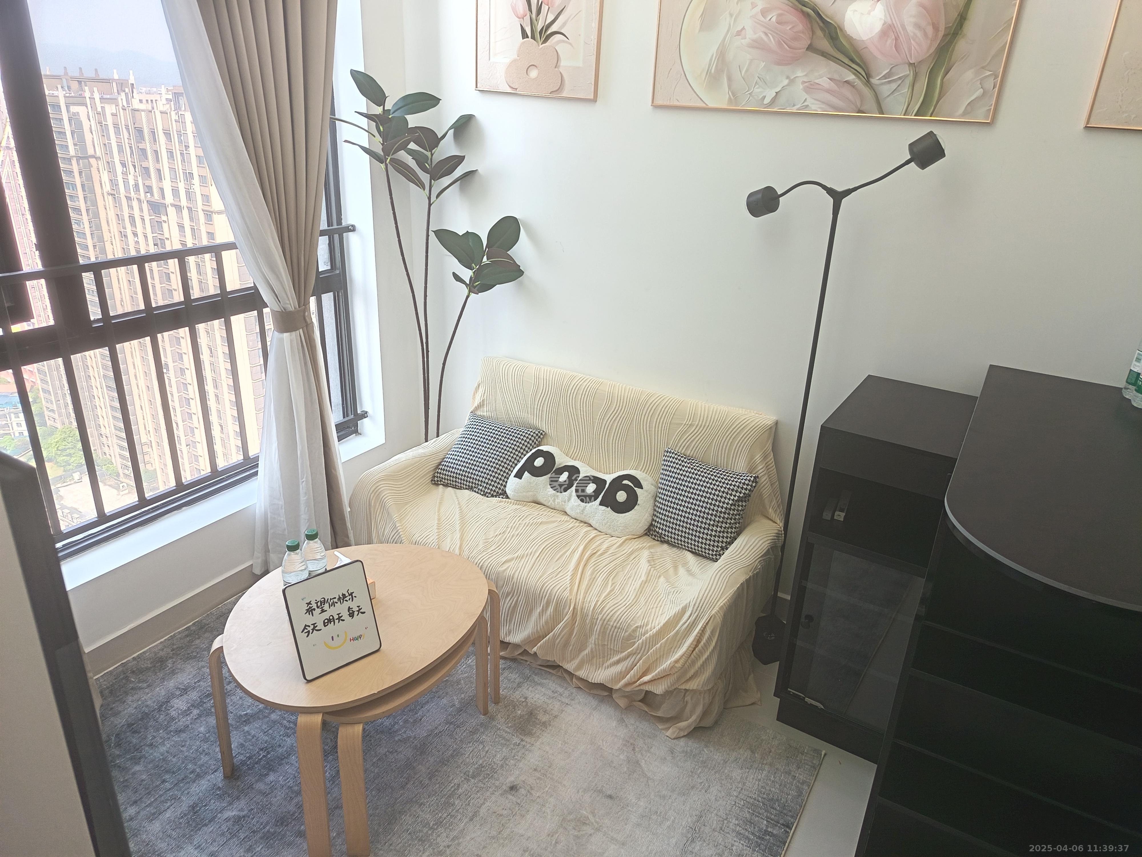 卓越中寰  1室1厅1卫    2400.0元/月 卓越中寰  1室1厅1卫    2400.0元/月