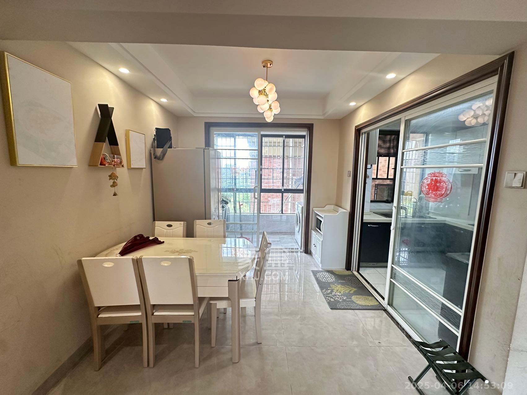 金谷豪庭  4室2厅2卫    2400.0元/月室内图