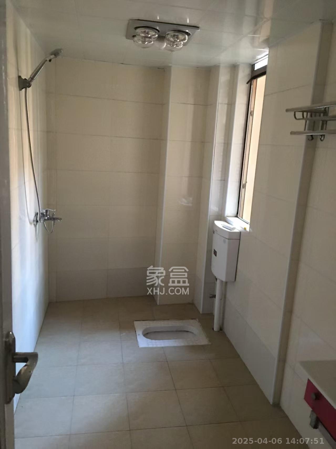 长沙玫瑰园 4室2厅2卫 2400.0元/月 长沙玫瑰园 4室2厅2卫 2400.0元/月室内图