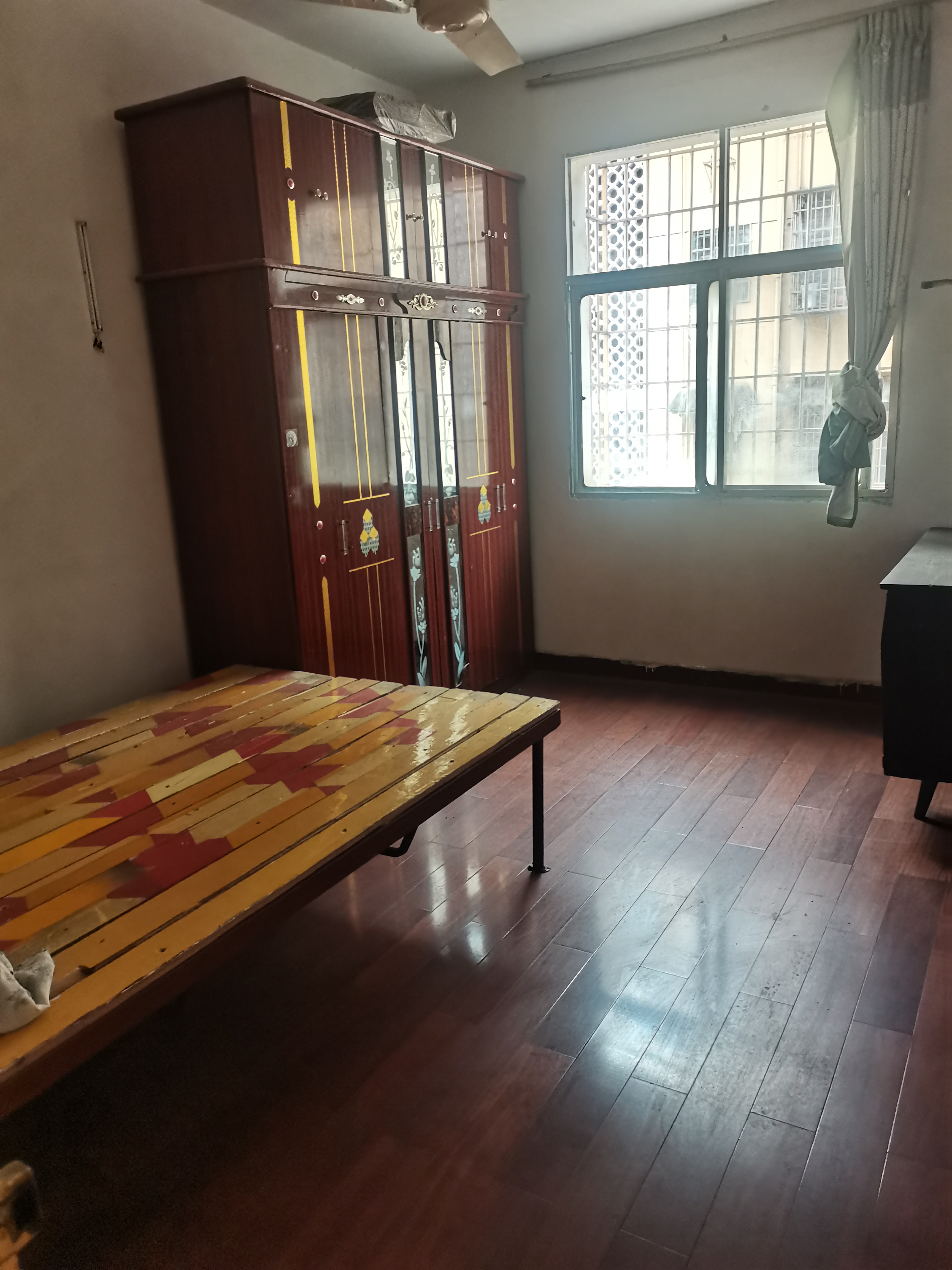 物资局家属楼（童家社区）  3室1厅1卫    42.0万客厅