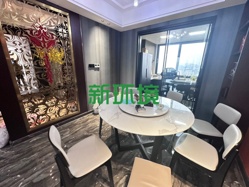 丽景天下二期  4室2厅2卫    123.0万客厅