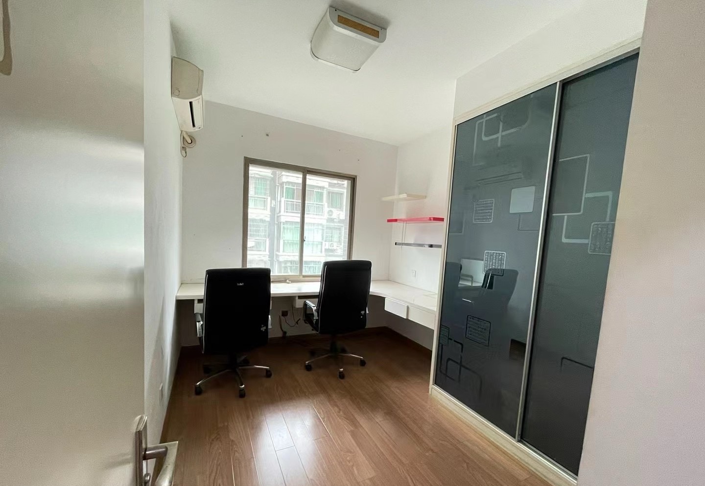 阳光花苑 3室2厅1卫 1300.0元/月 阳光花苑 3室2厅1卫 1300.0元/月室内图