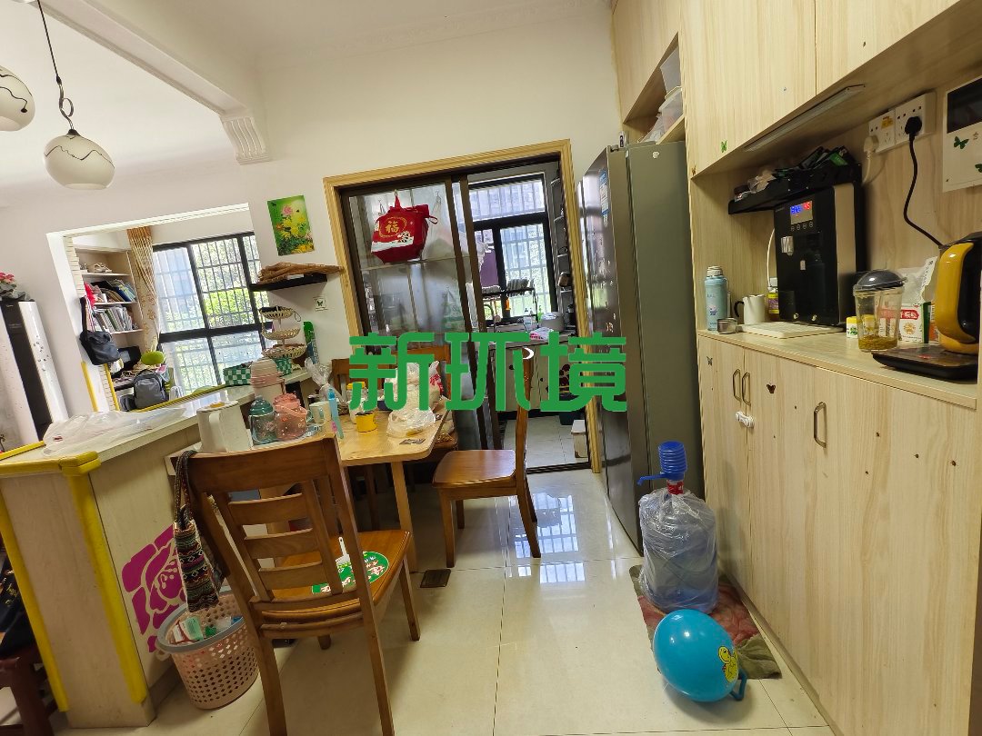 丽景天下一期  3室2厅2卫   66.80万客厅