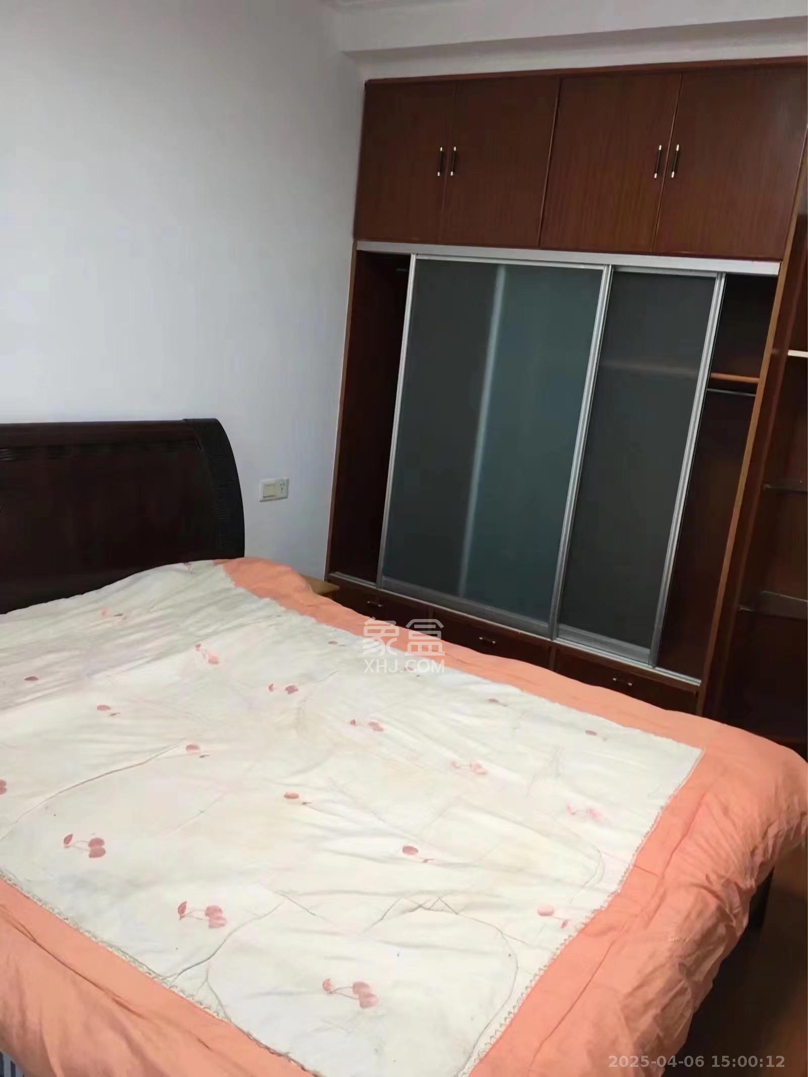 金峰小区北院(七里营社区)  3室2厅1卫    2200.0元/月 金峰小区北院(七里营社区)  3室2厅1卫    2200.0元/月室内图