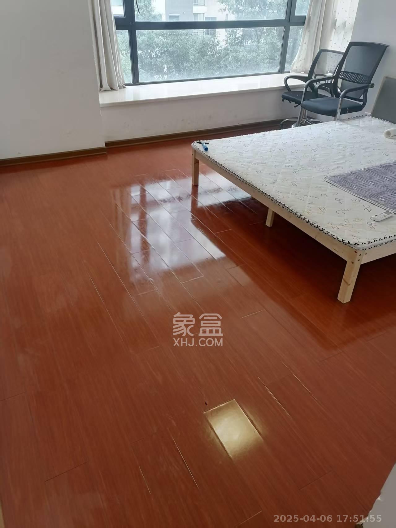三万英尺  5室2厅2卫   4500.00元/月室内图