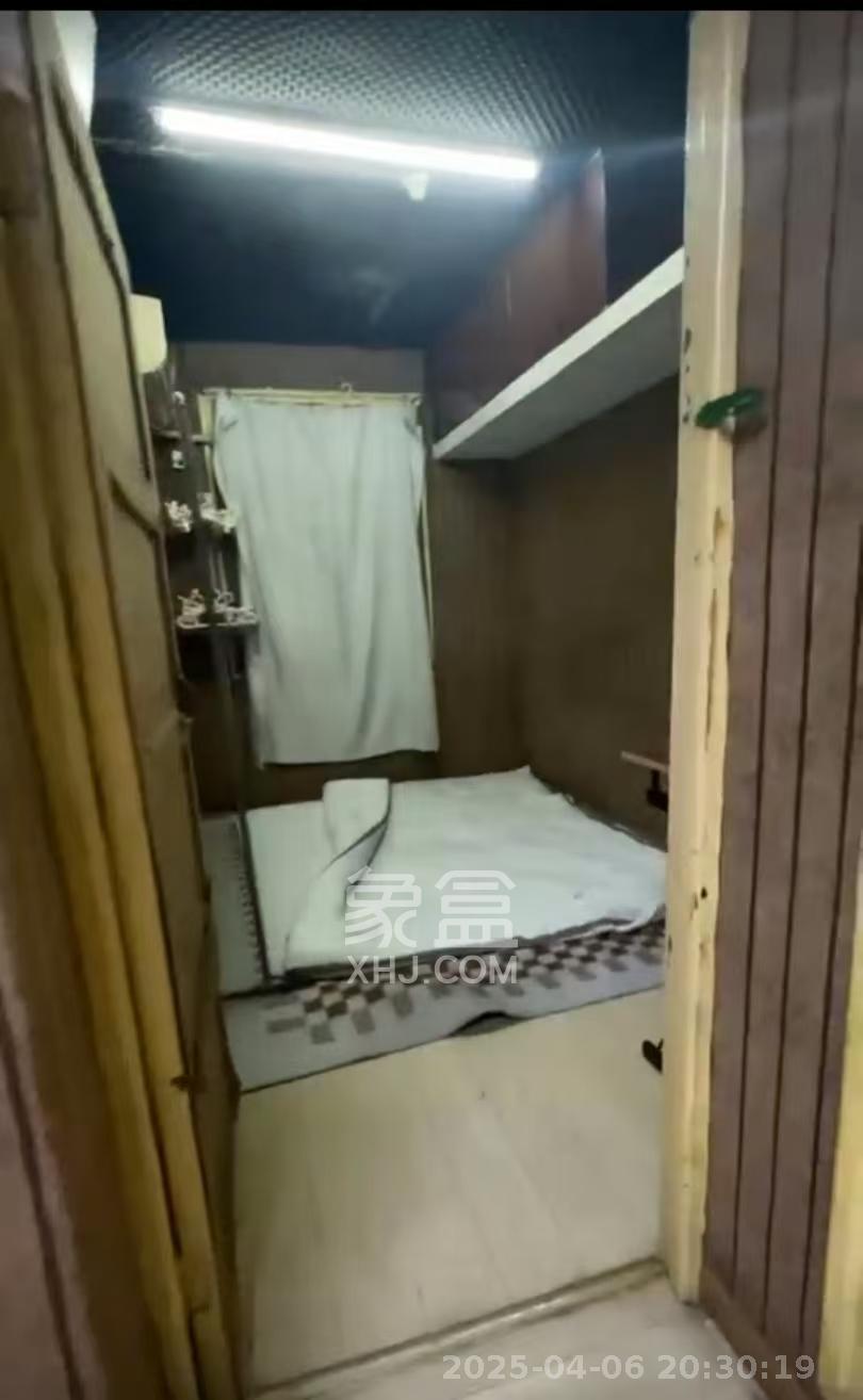 油铺街社区人造板厂宿舍  2室1厅1卫    1300.0元/月 油铺街社区人造板厂宿舍  2室1厅1卫    1300.0元/月室内图