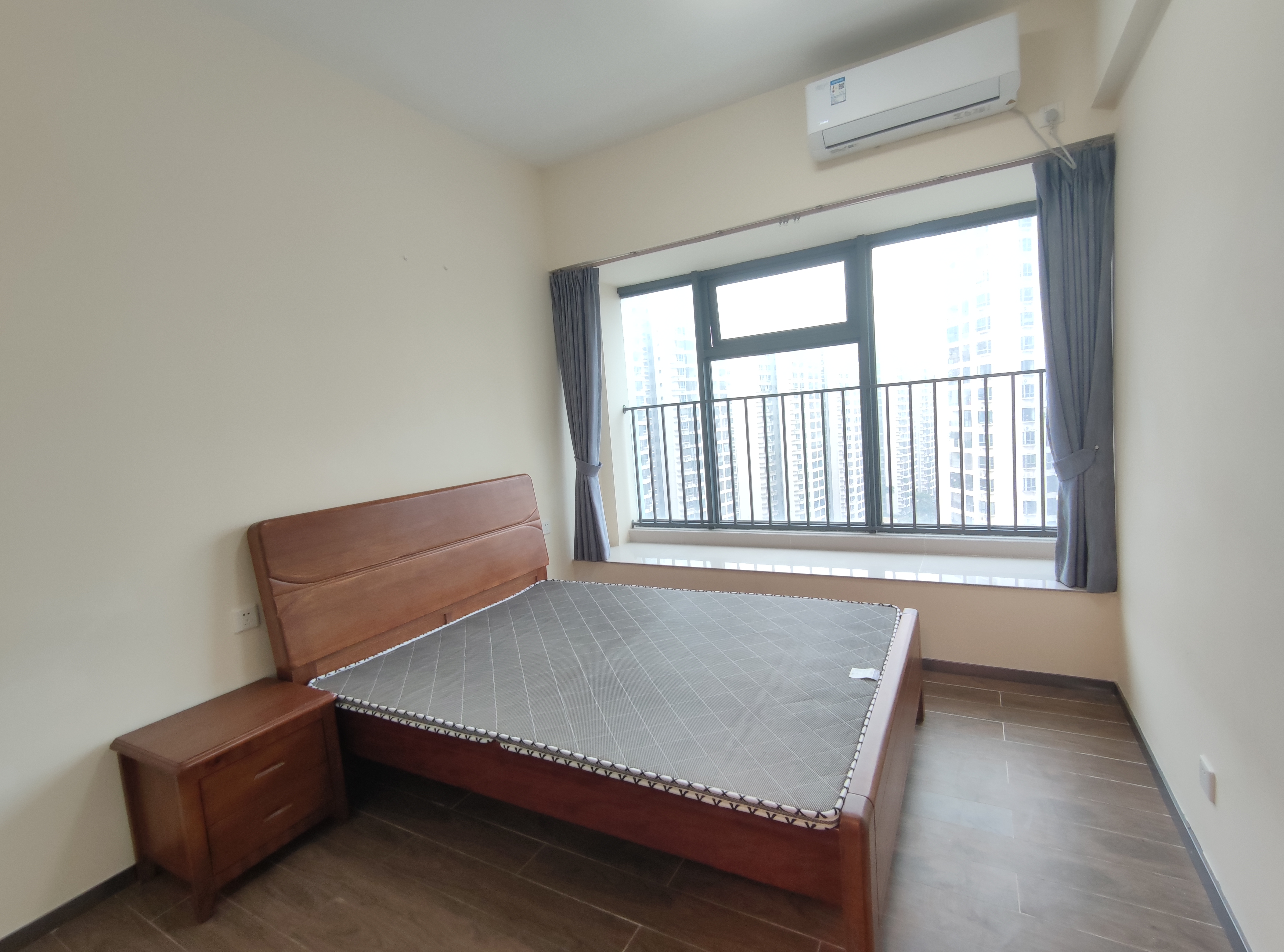 滨江海岸三期  3室2厅2卫   2800.00元/月室内图