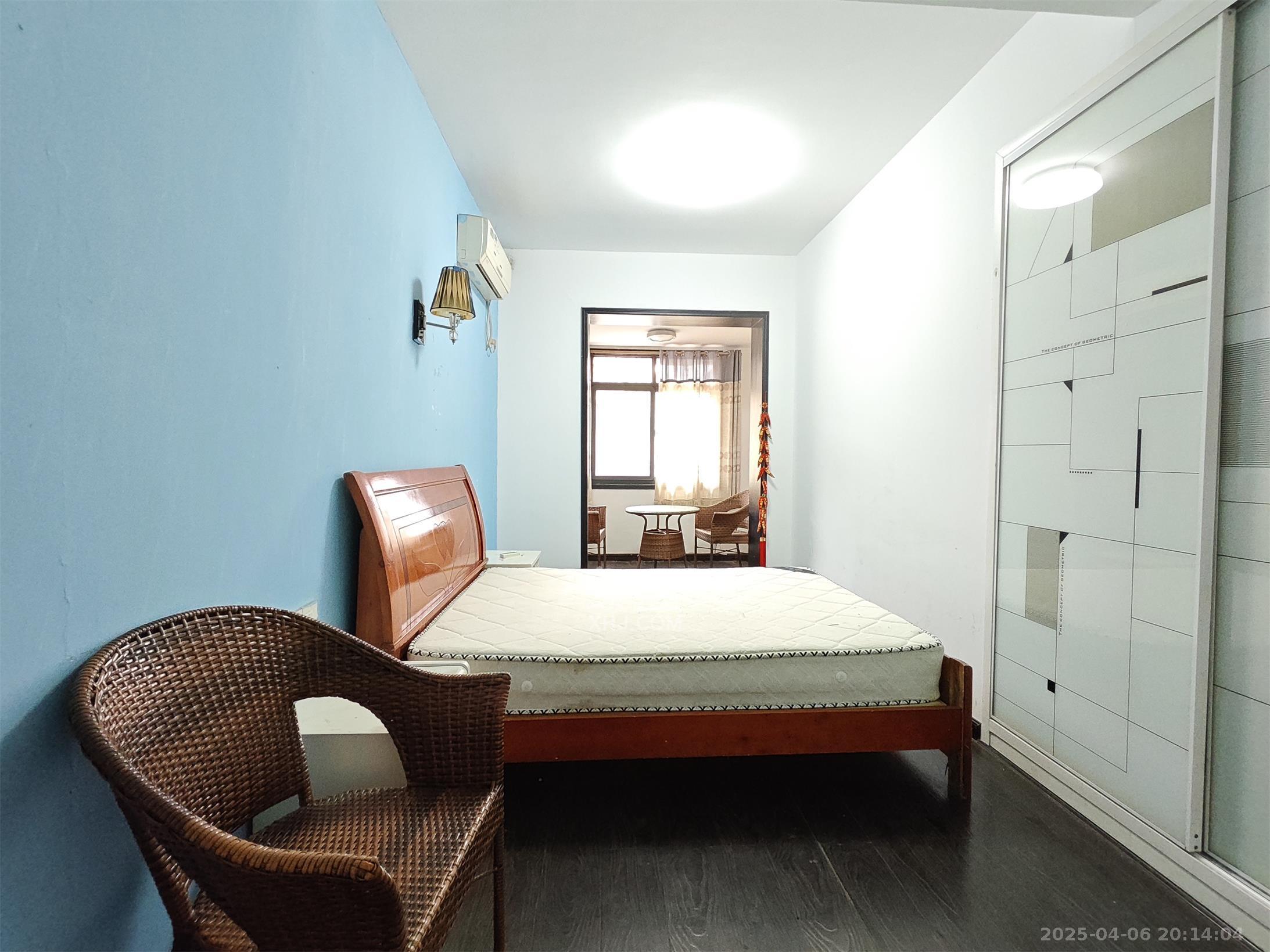 生活艺术城  1室2厅1卫    2500.0元/月 生活艺术城  1室2厅1卫    2500.0元/月