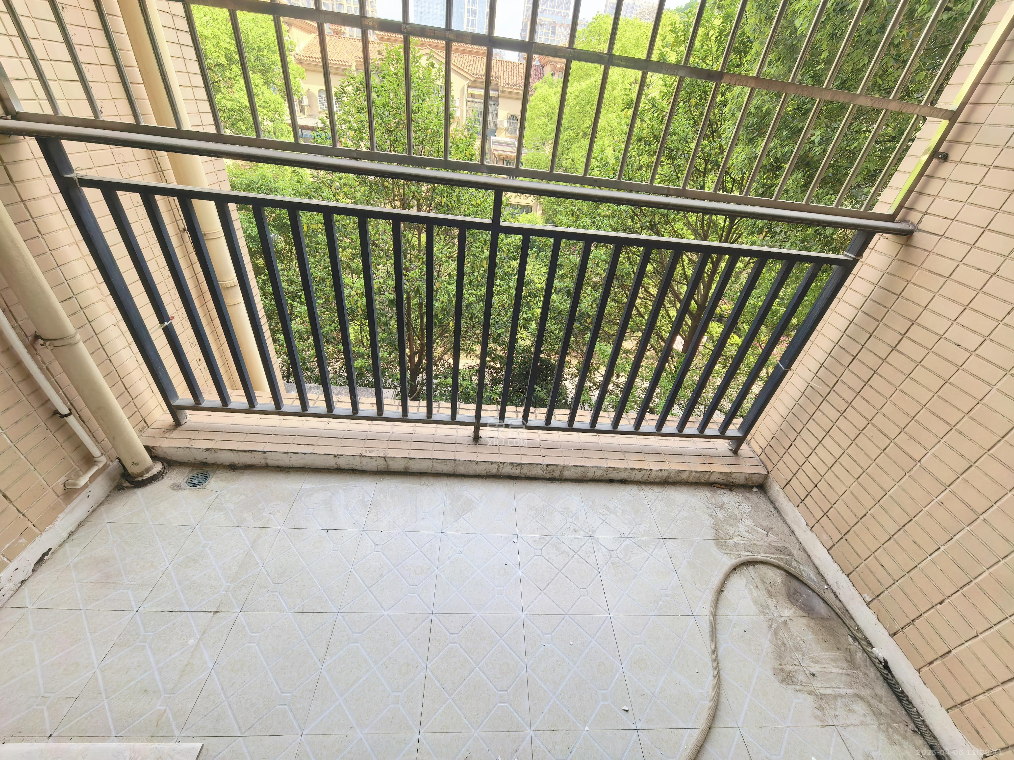 中城丽景香山园 3室2厅2卫 2200.0元/月 中城丽景香山园 3室2厅2卫 2200.0元/月室内图