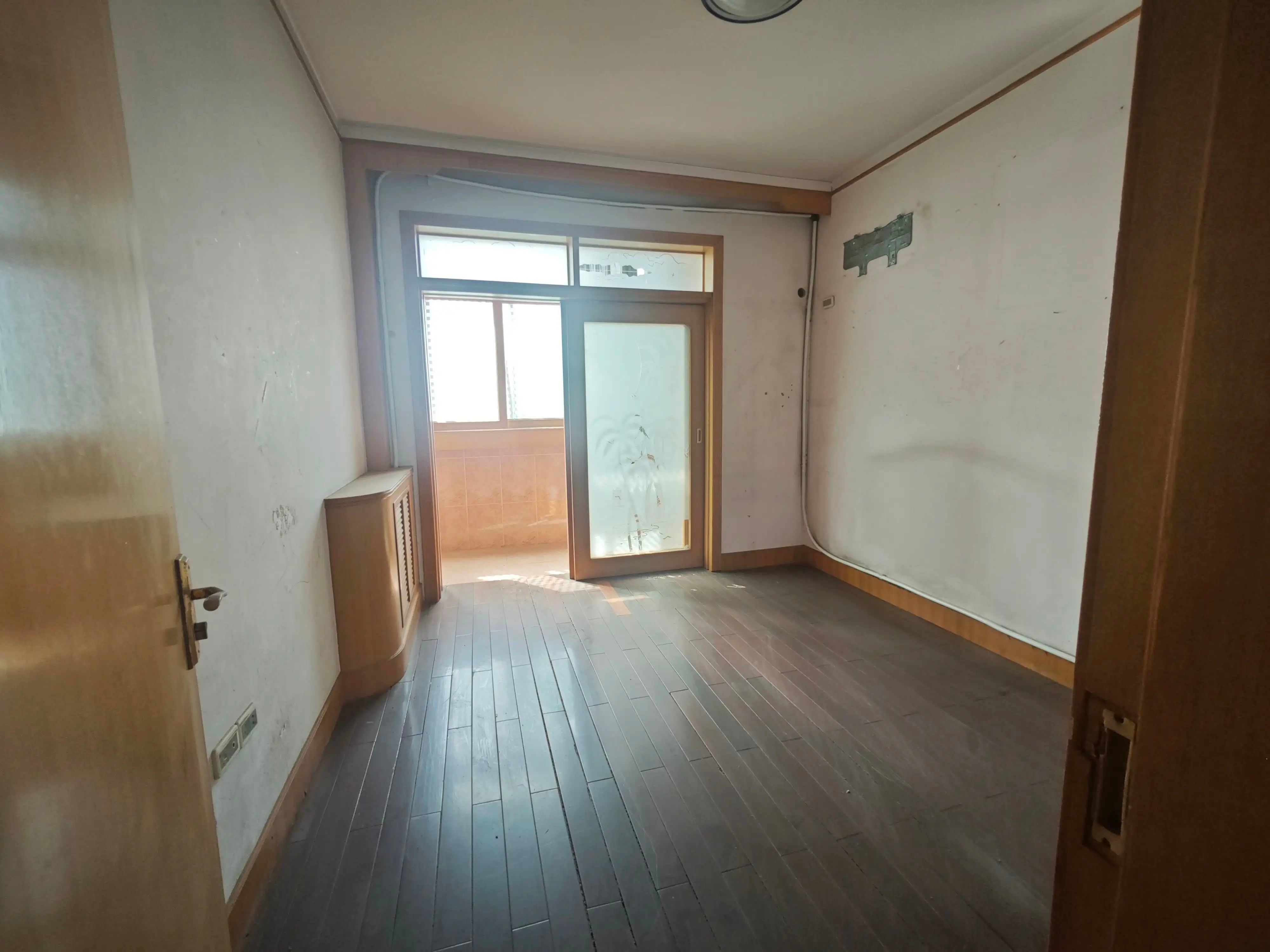 桃园小区  3室2厅1卫   126.00万客厅