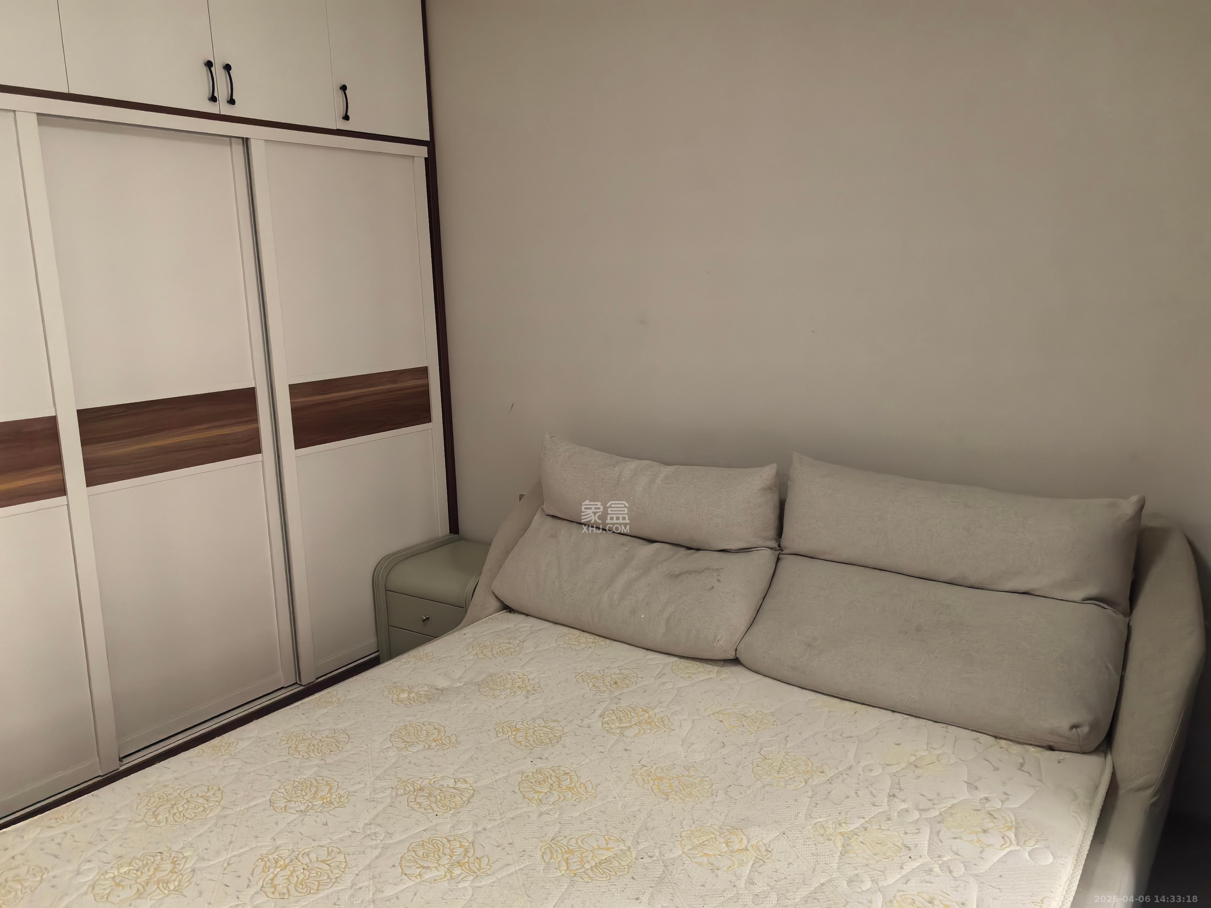 时代倾城二期  4室2厅2卫   2500.00元/月室内图