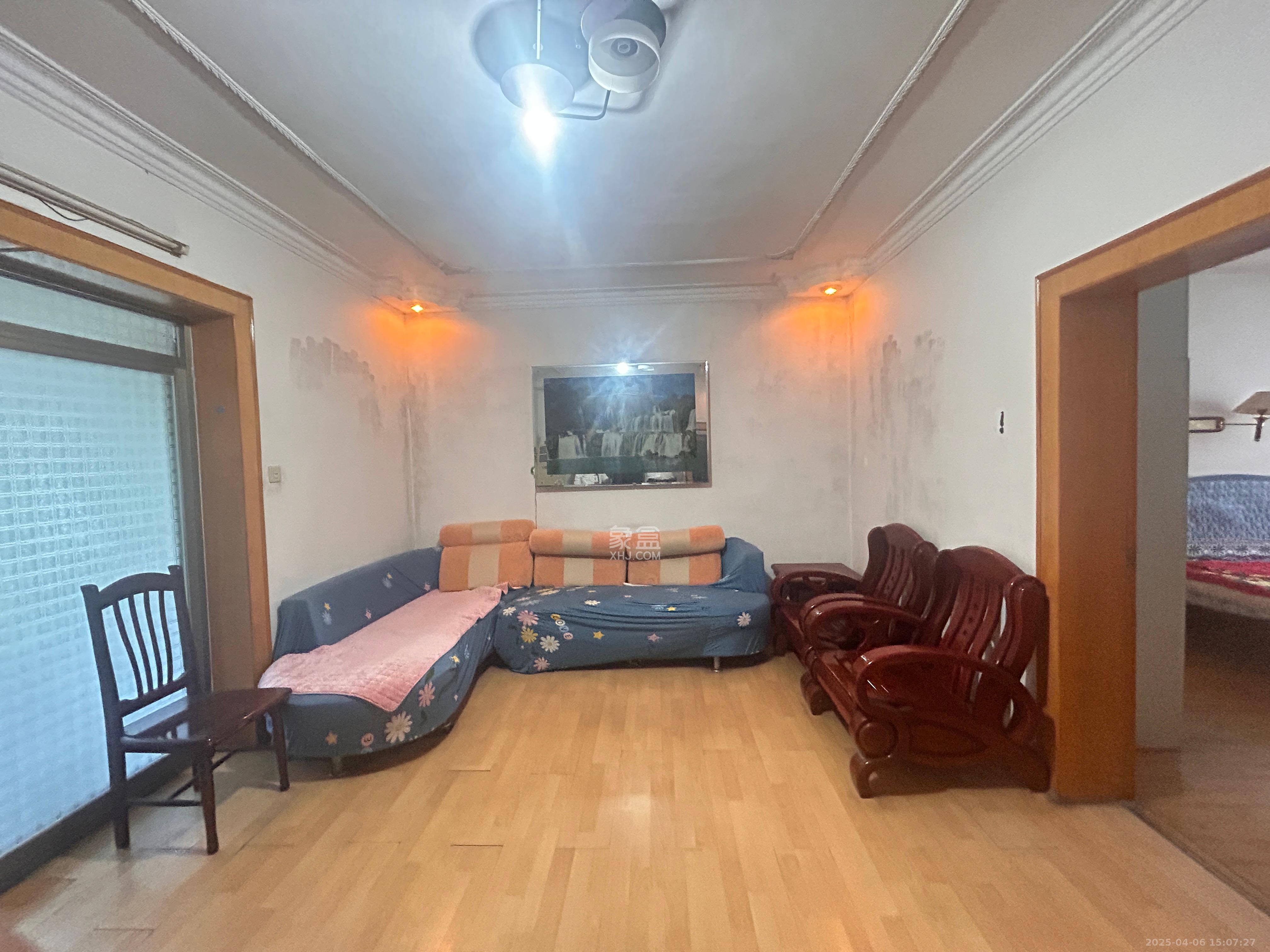东瓜山三村(东电社区)  2室2厅1卫   1800.00元/月