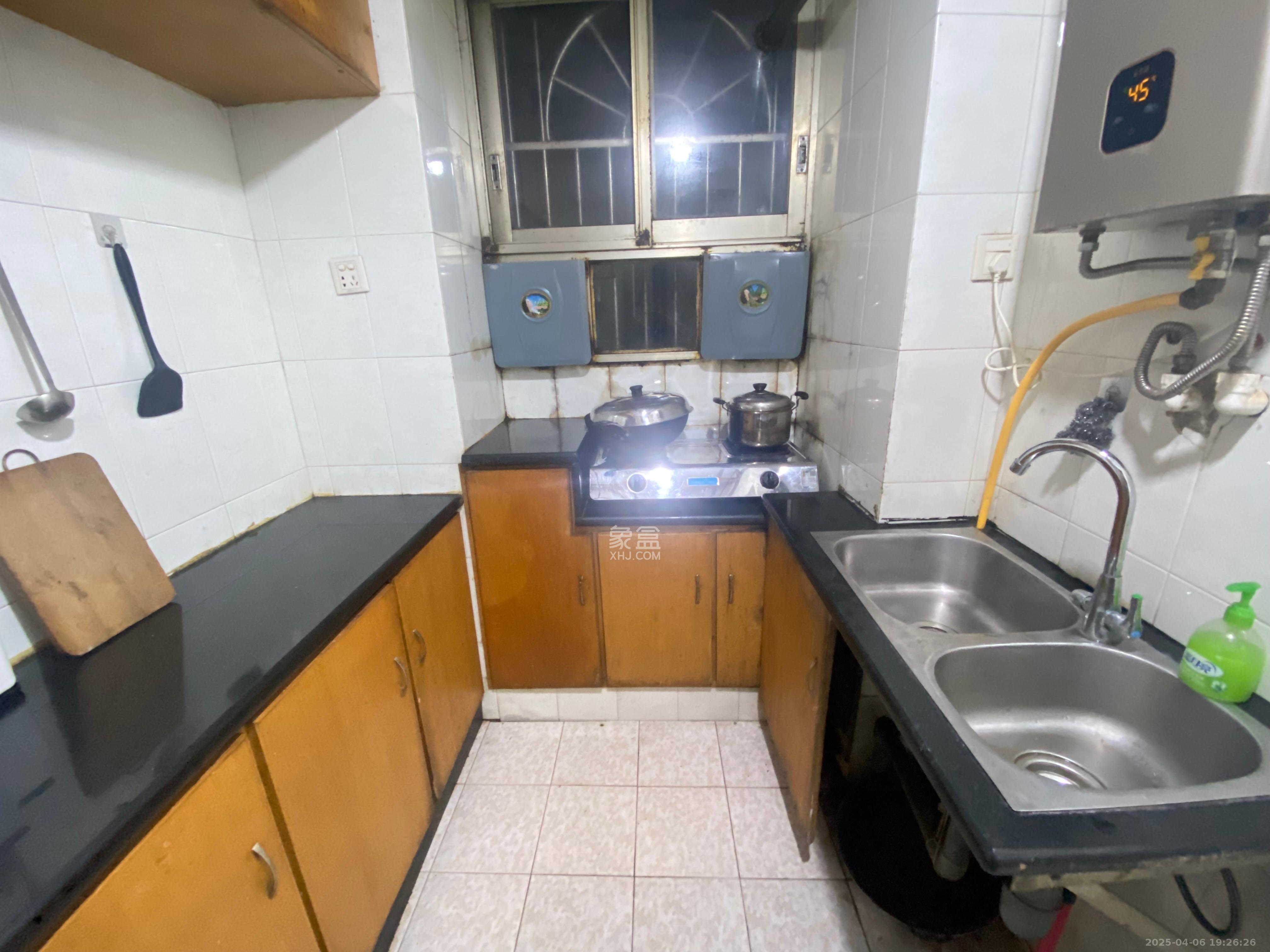 向东园社区(国税局宿舍) 3室2厅1卫 2000.0元/月 向东园社区(国税局宿舍) 3室2厅1卫 2000.0元/月室内图