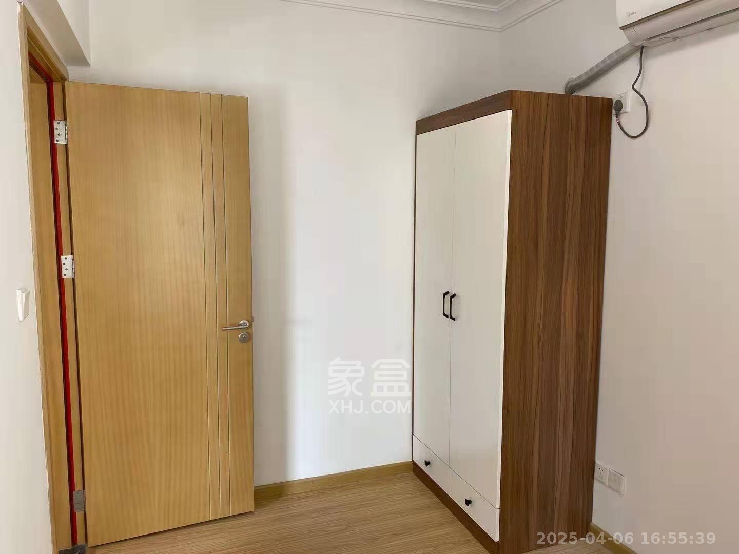 珠江好世界  3室2厅1卫   3000.00元/月室内图