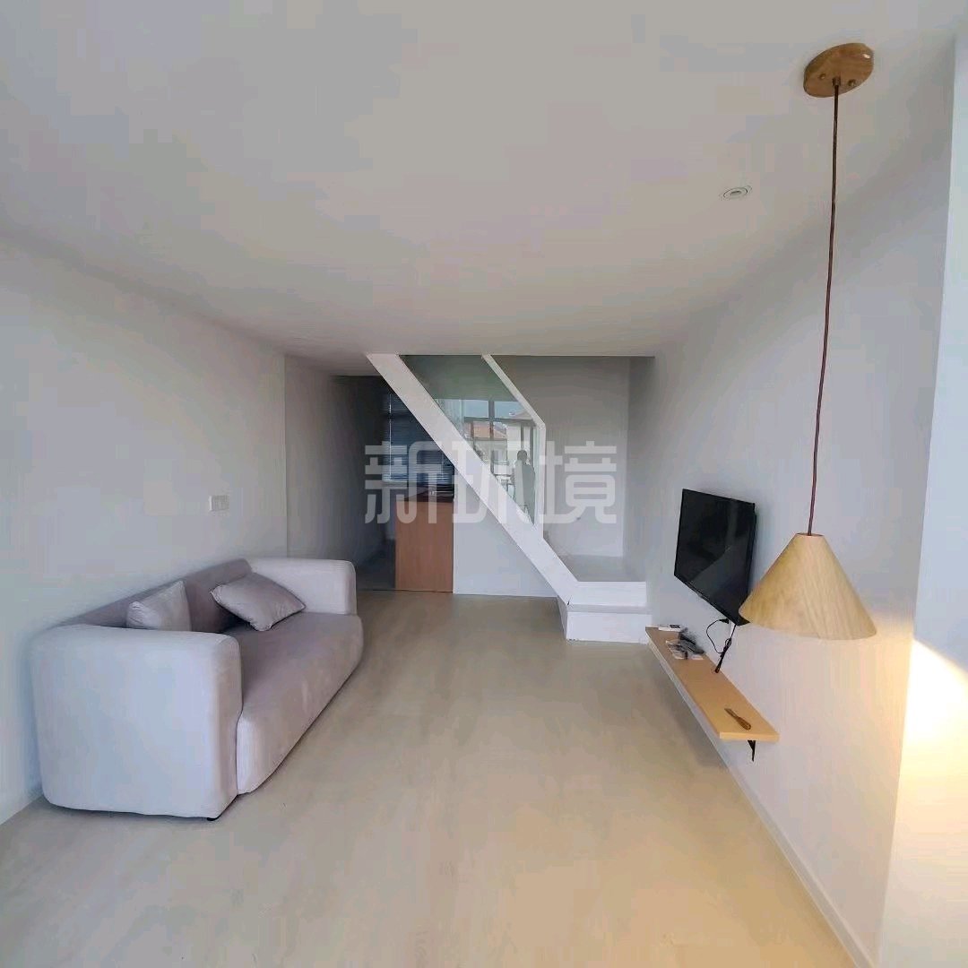 丽景天下二期  3室2厅2卫    140.0万 丽景天下二期  3室2厅2卫    140.0万客厅