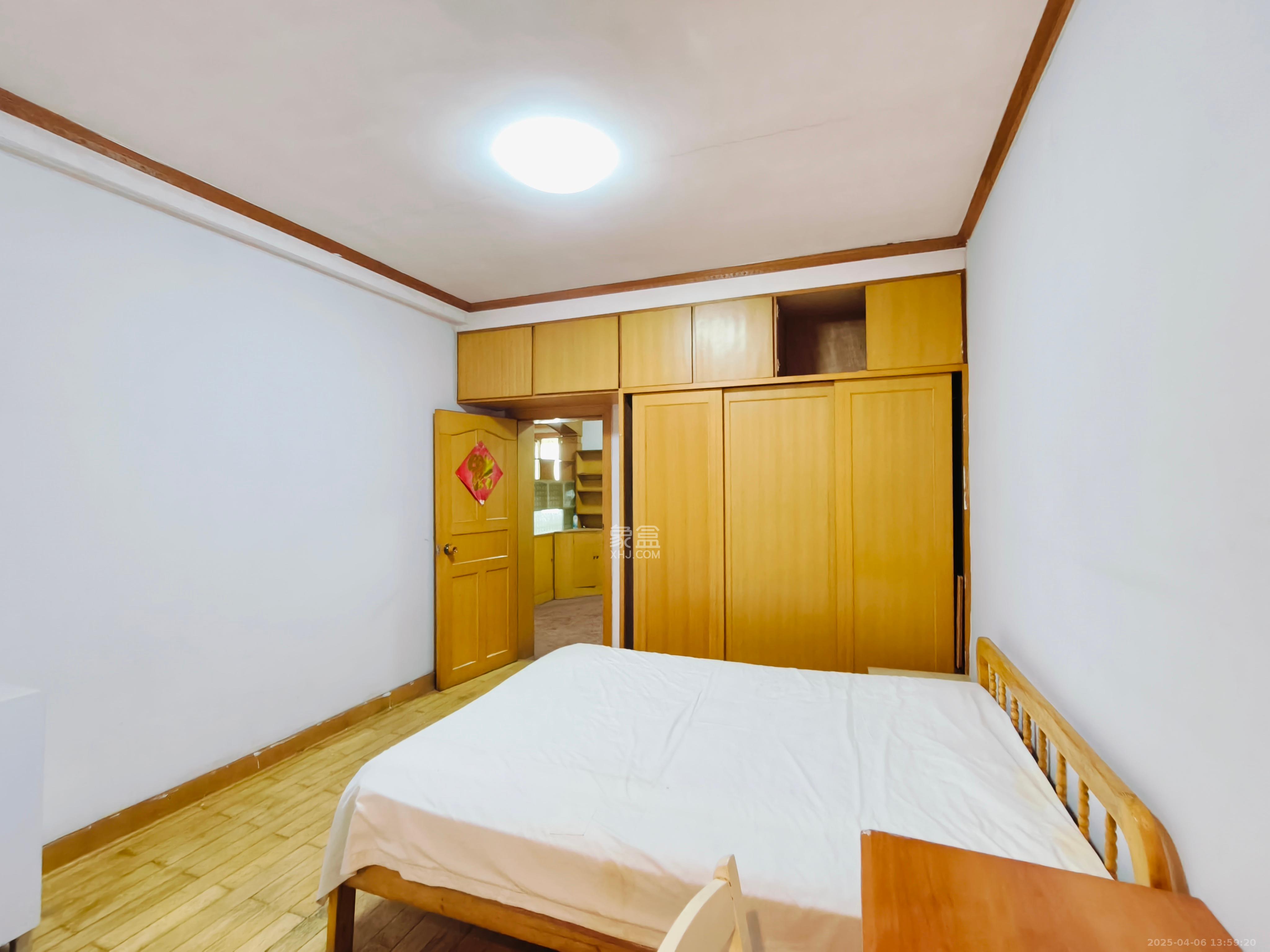老地税四分局  3室2厅2卫   2600.00元/月室内图