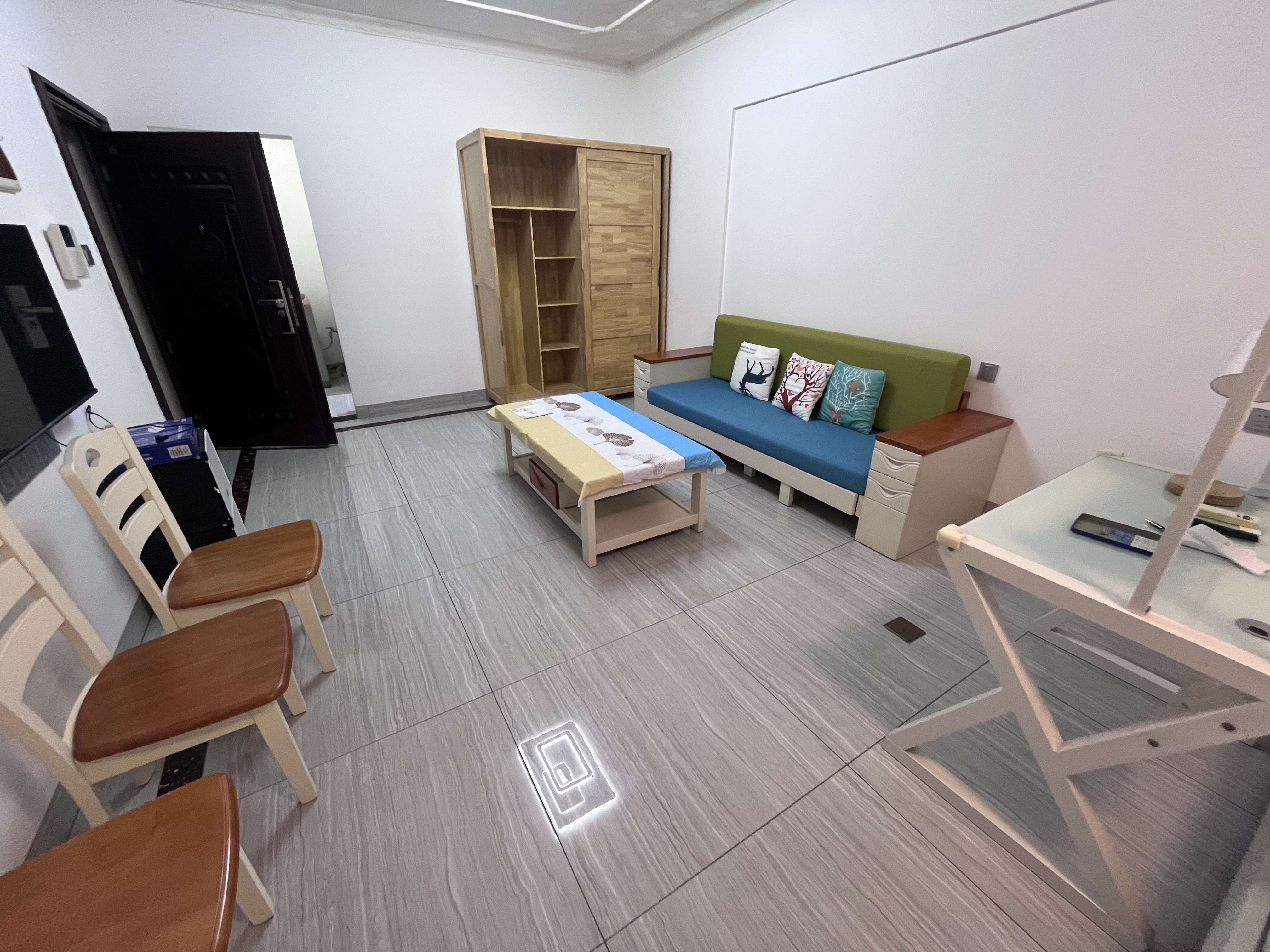 国贸城市花园  1室0厅1卫   2200.00元/月室内图