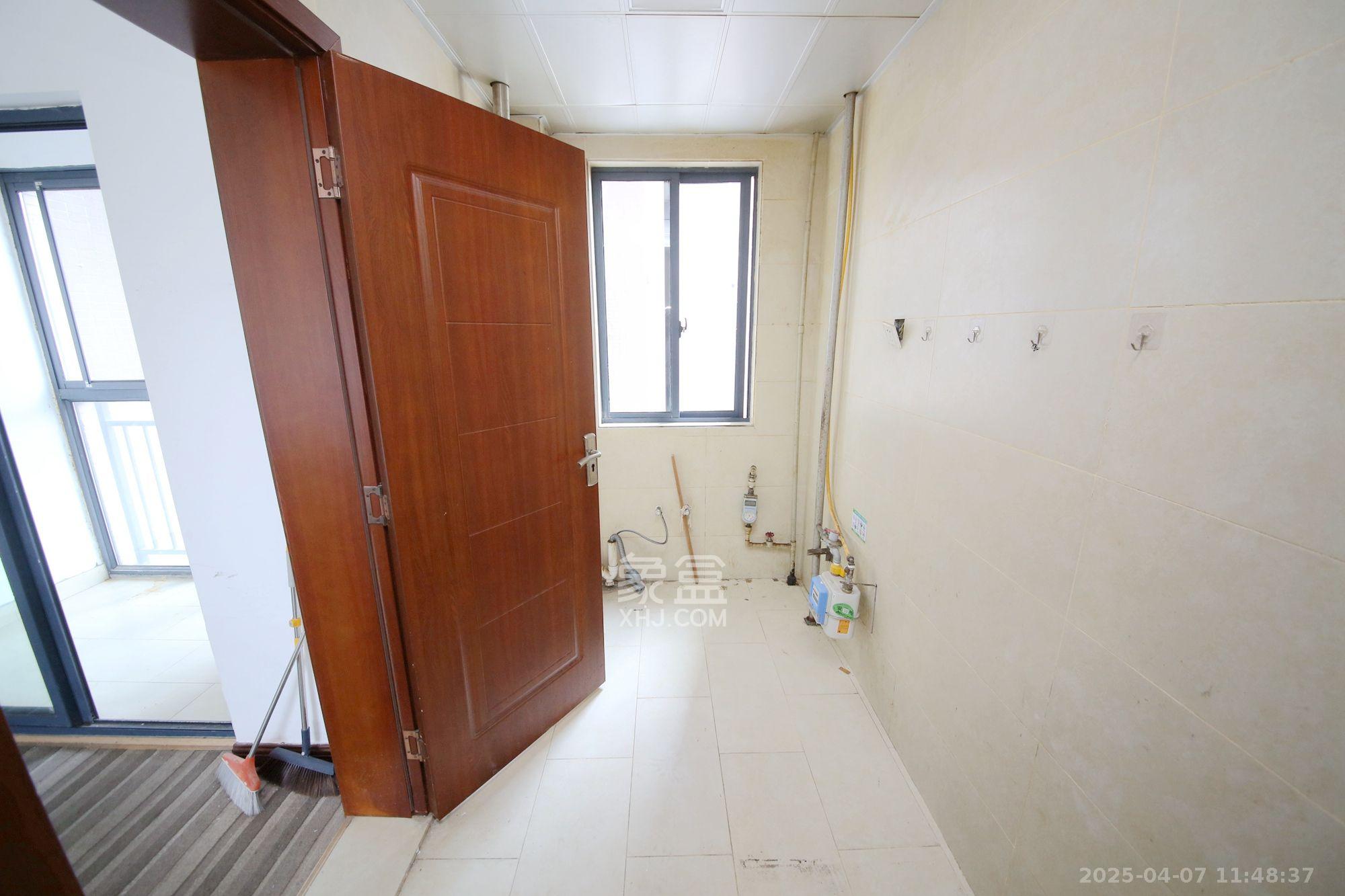 万象新天 3室2厅1卫 2500.0元/月 万象新天 3室2厅1卫 2500.0元/月室内图