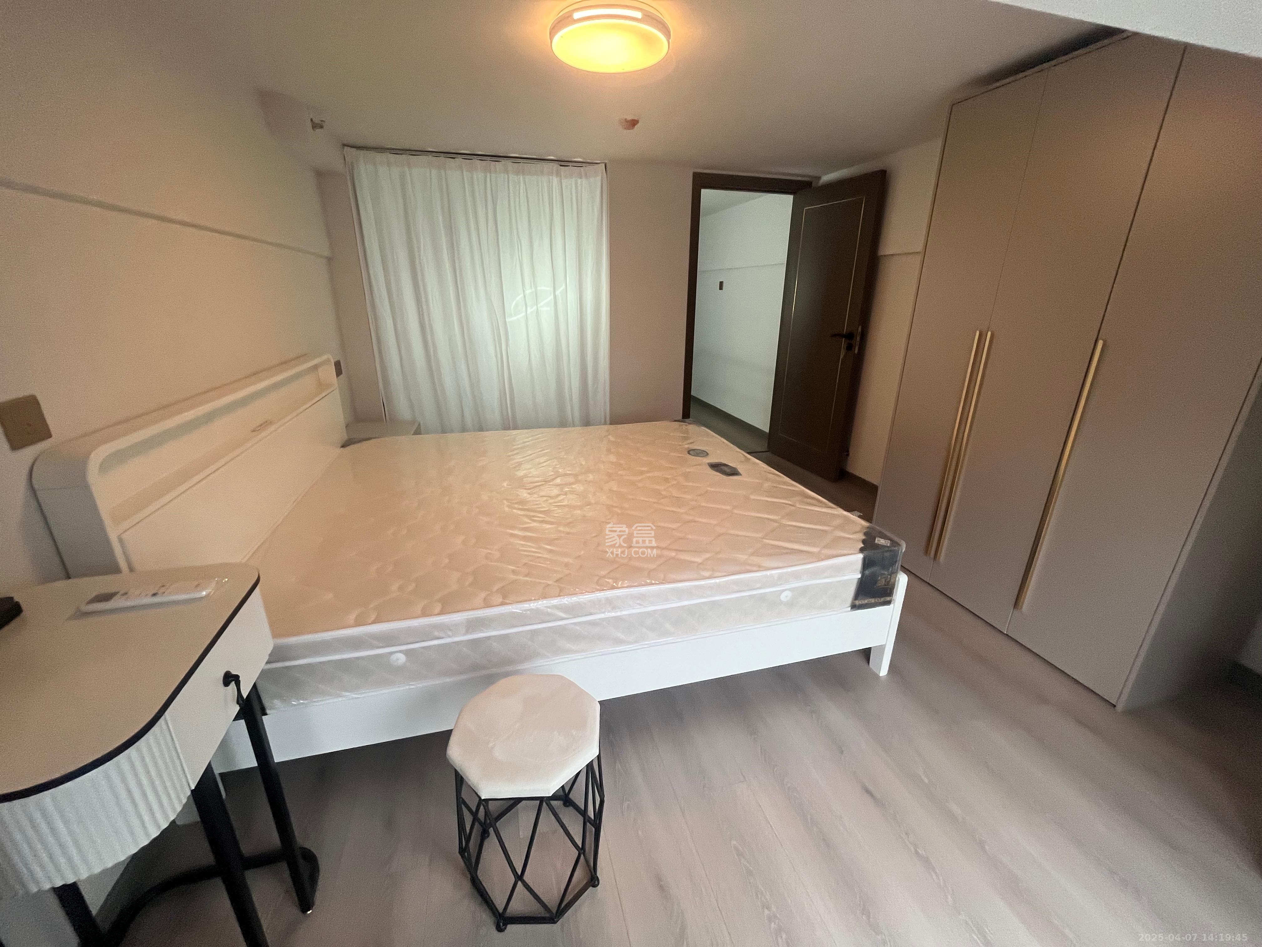 中海阅溪府  1室2厅1卫   2200.00元/月室内图