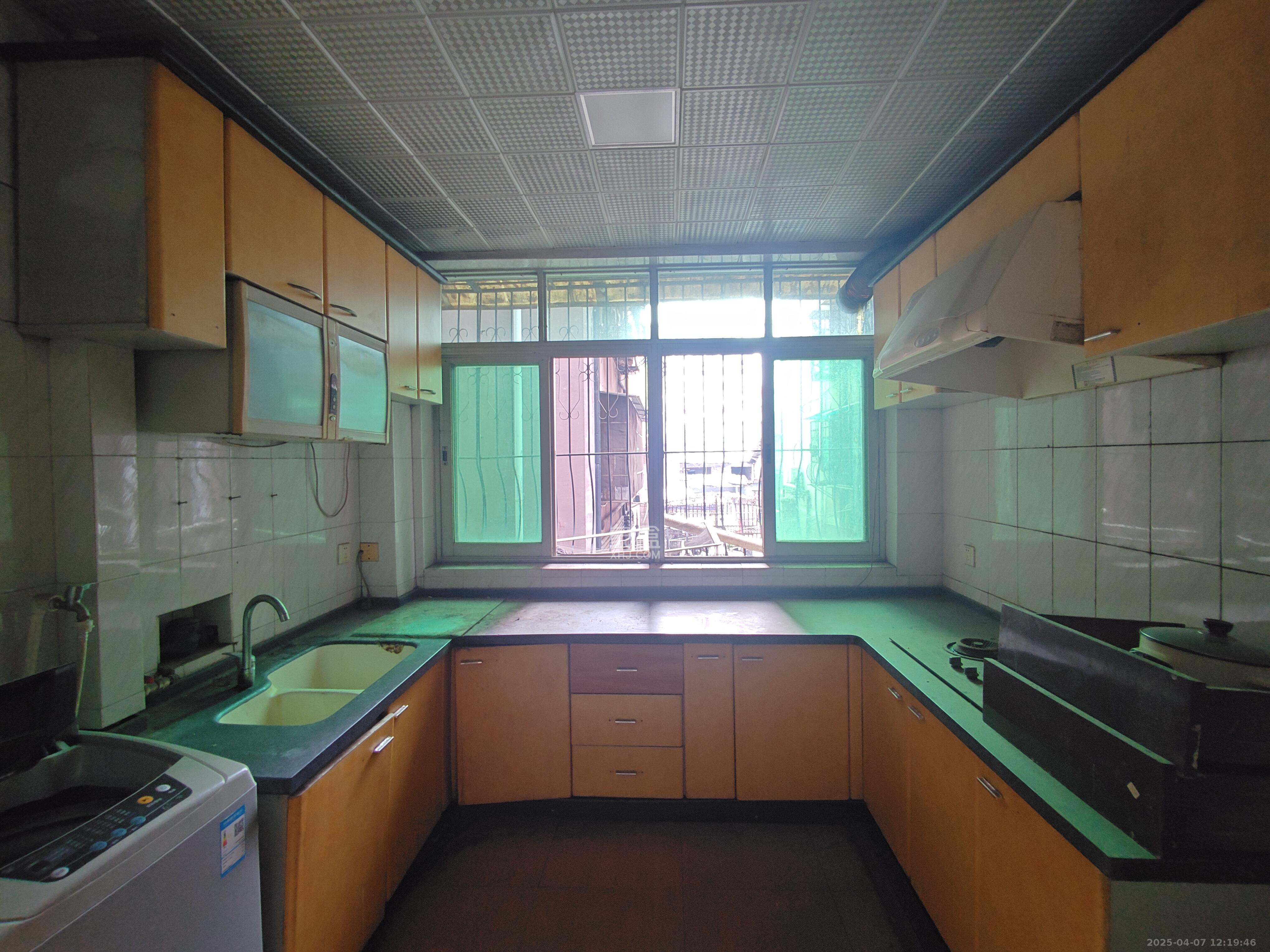 虹嘉花园(虹嘉园小区) 3室2厅2卫 2700.0元/月 虹嘉花园(虹嘉园小区) 3室2厅2卫 2700.0元/月室内图