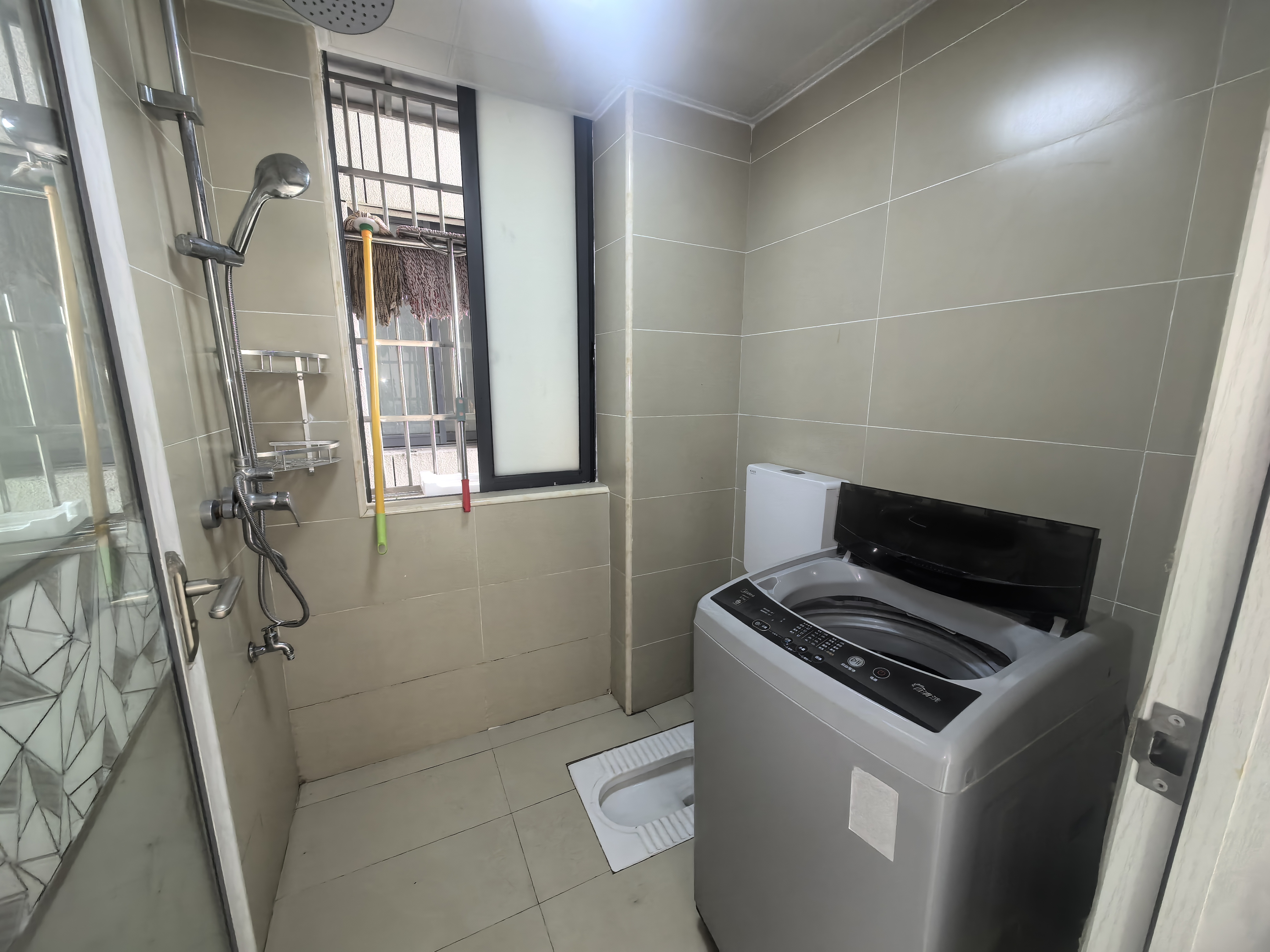 东方银座  3室2厅2卫   1600.00元/月室内图