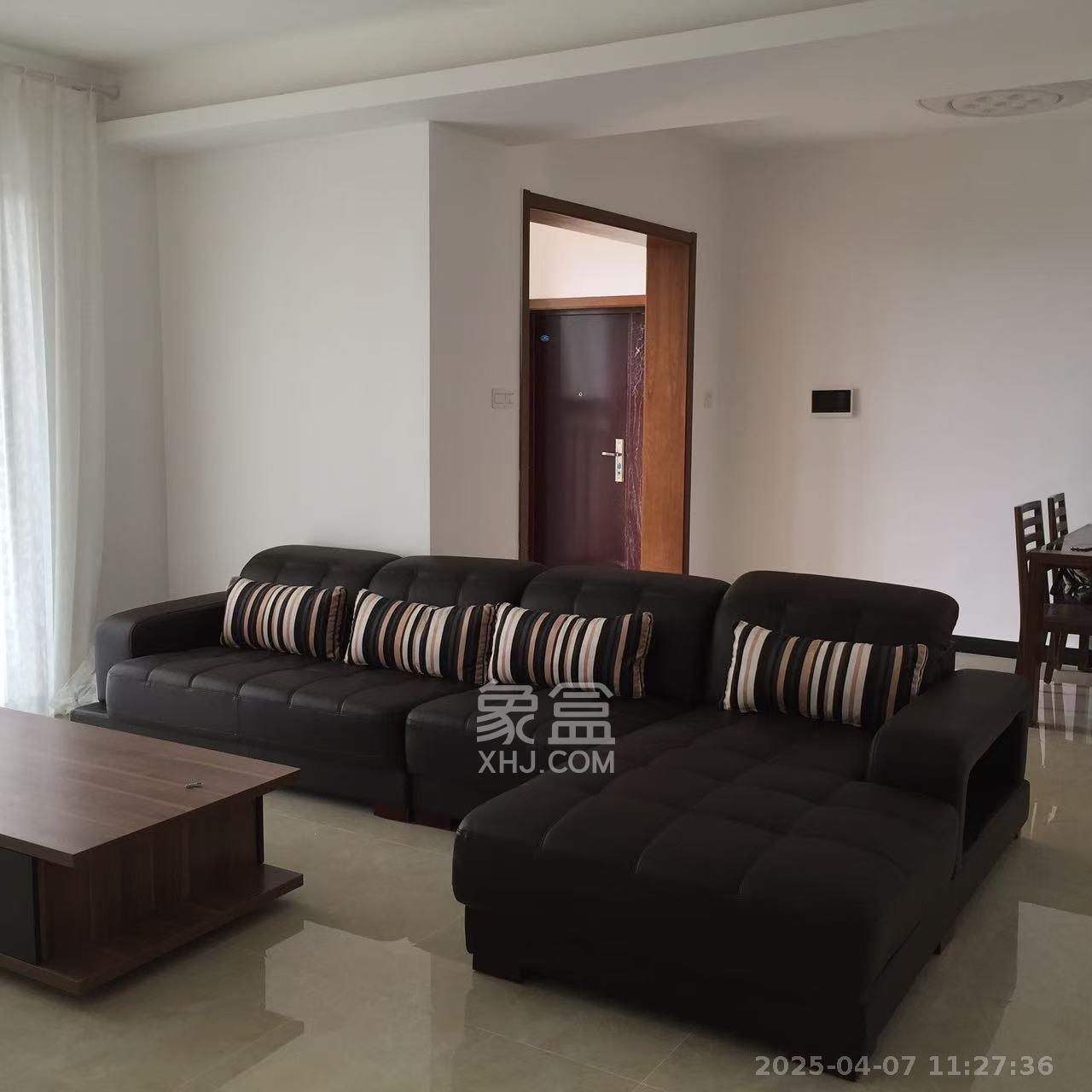 湘诚德峰小区C区  4室2厅2卫    4500.0元/月 湘诚德峰小区C区  4室2厅2卫    4500.0元/月