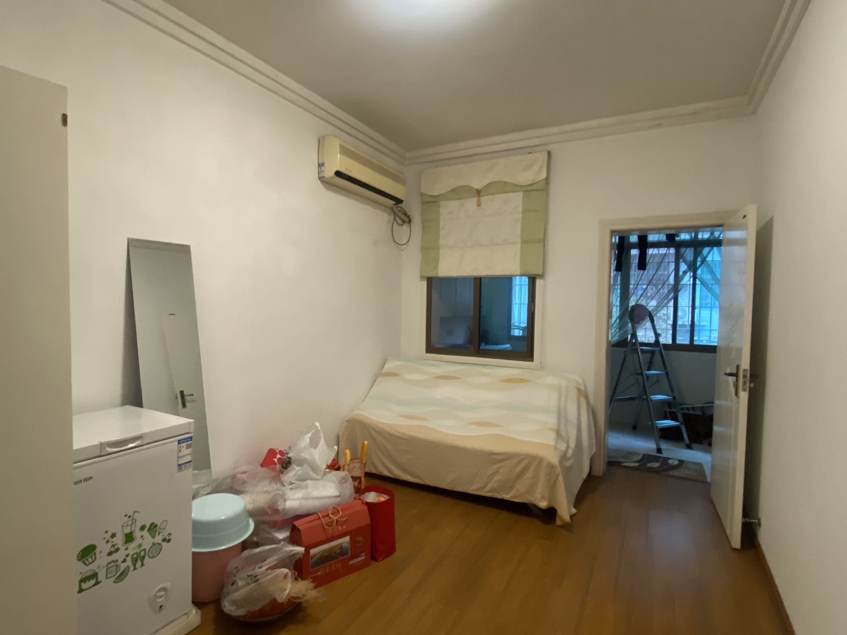 国税局家属院  4室2厅2卫    82.8万 国税局家属院  4室2厅2卫    82.8万客厅