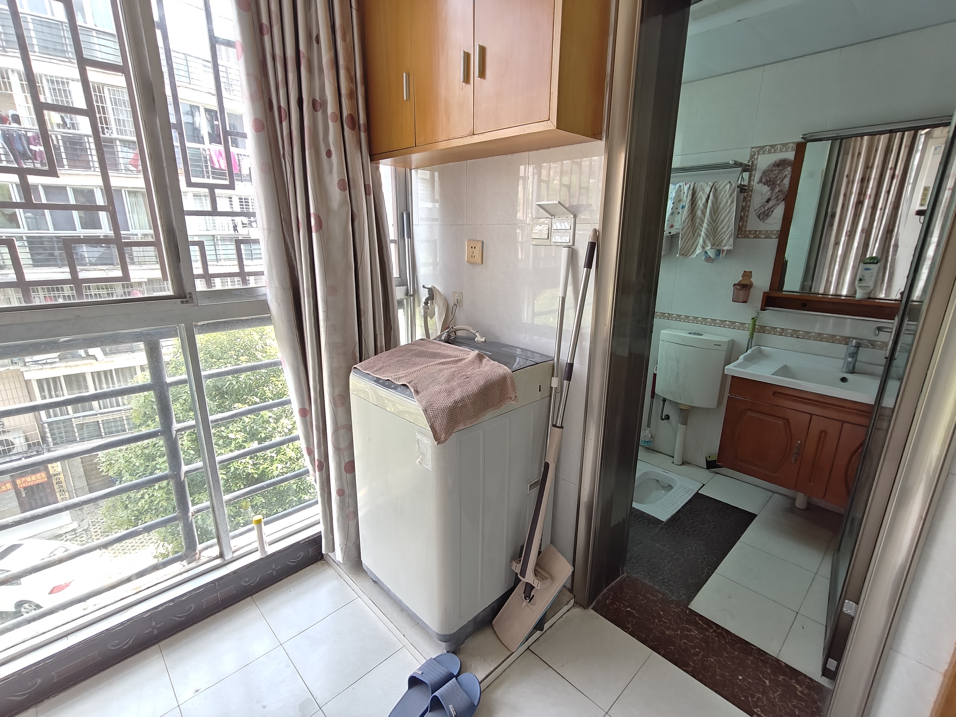 金凤川紫 3室2厅2卫 1200.0元/月 金凤川紫 3室2厅2卫 1200.0元/月室内图